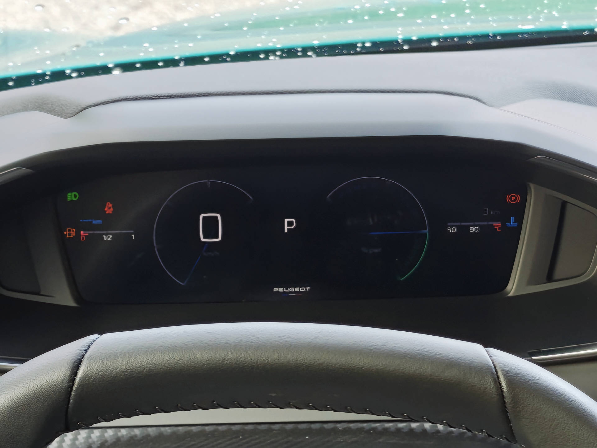 PEUGEOT 208 1.2 Hybrid Envy-image-11