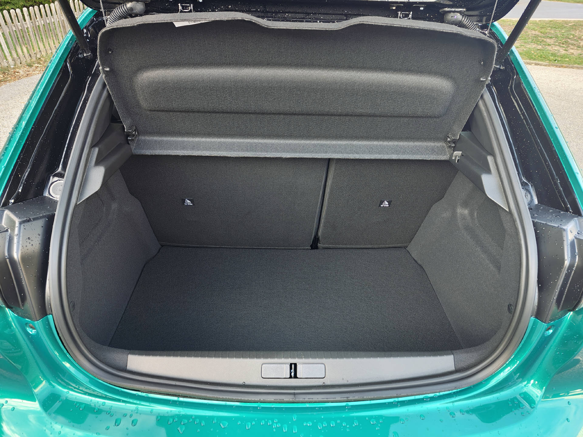 PEUGEOT 208 1.2 Hybrid Envy-image-16