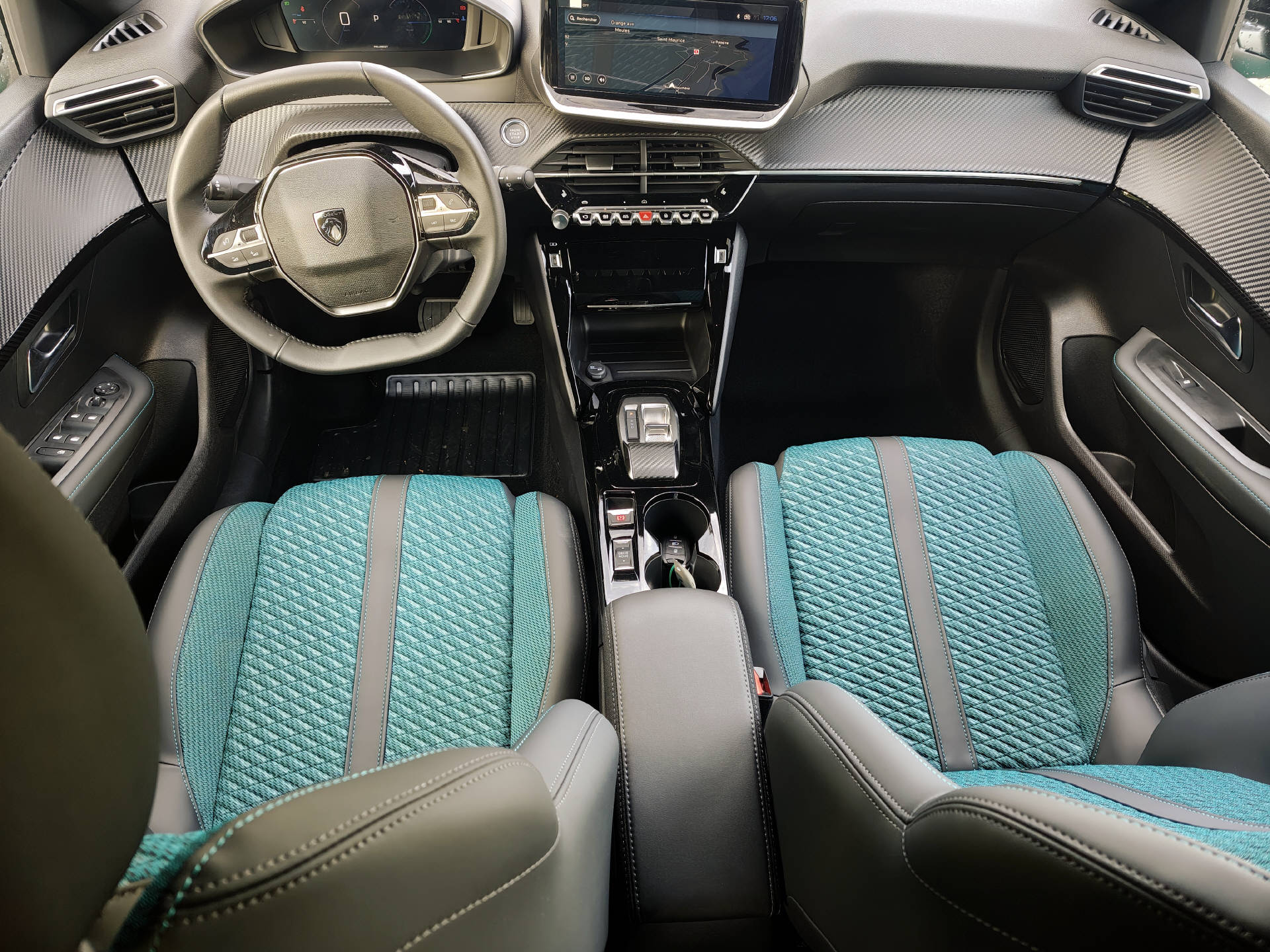 PEUGEOT 208 1.2 Hybrid Envy-image-10