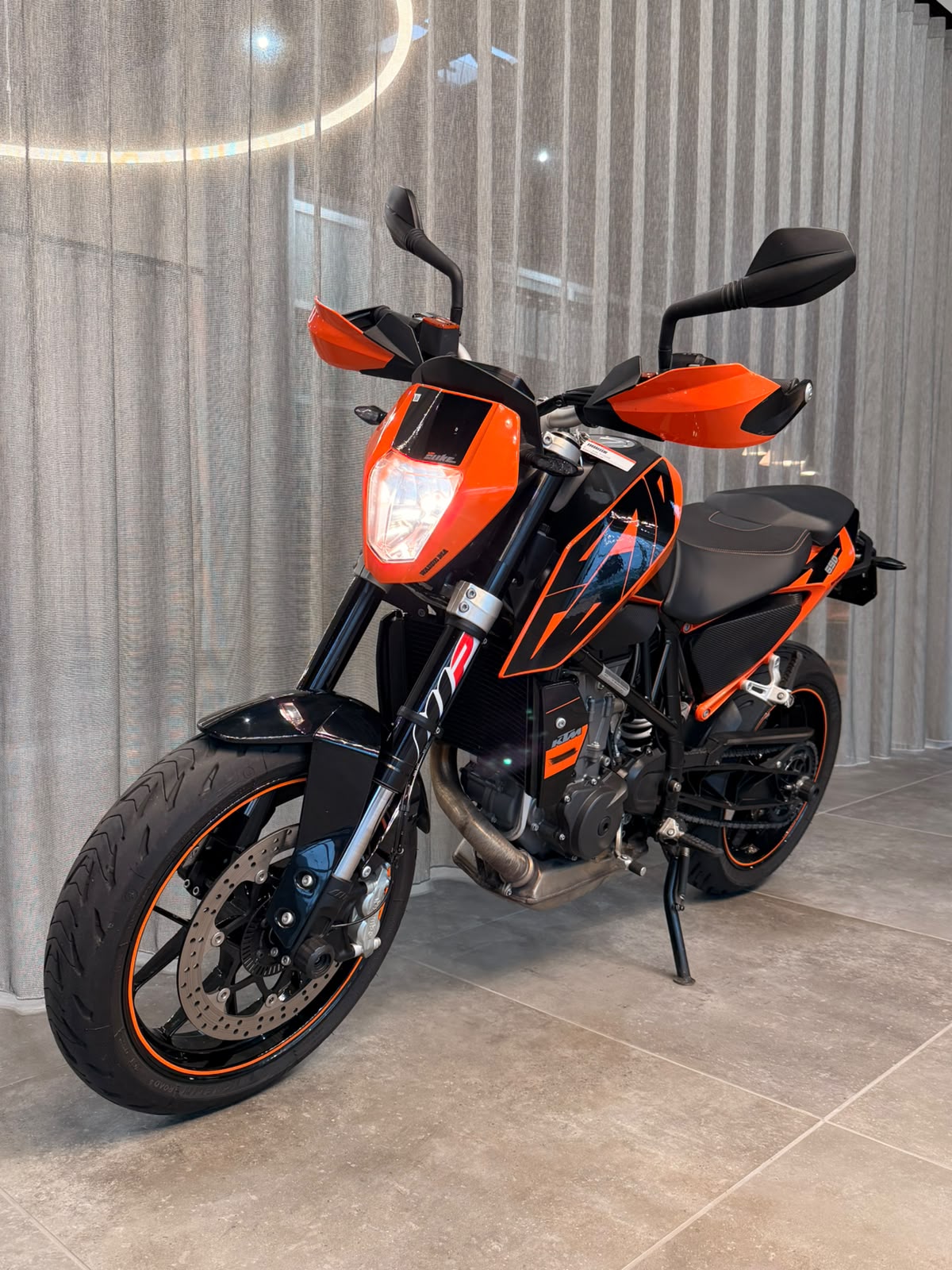 KTM 690 Duke-showroom-element-2