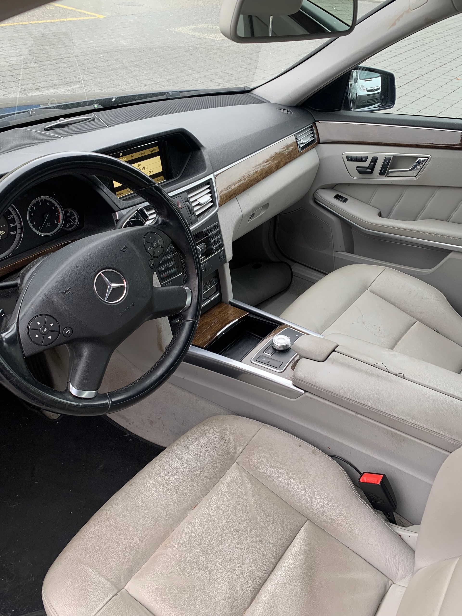 MERCEDES-BENZ E 350 Avantgarde 4Matic 7G-Tronic-image-8