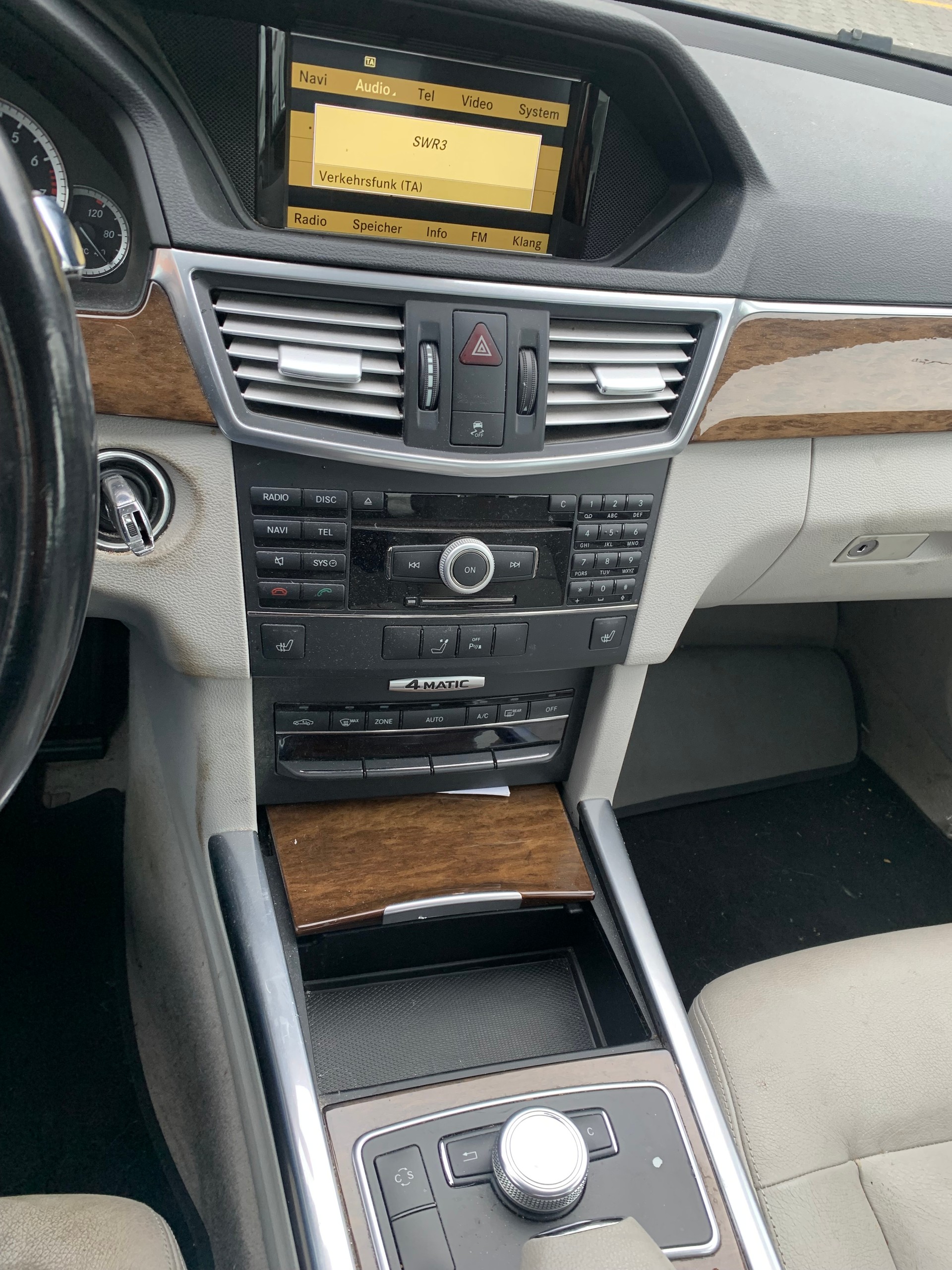 MERCEDES-BENZ E 350 Avantgarde 4Matic 7G-Tronic-image-10
