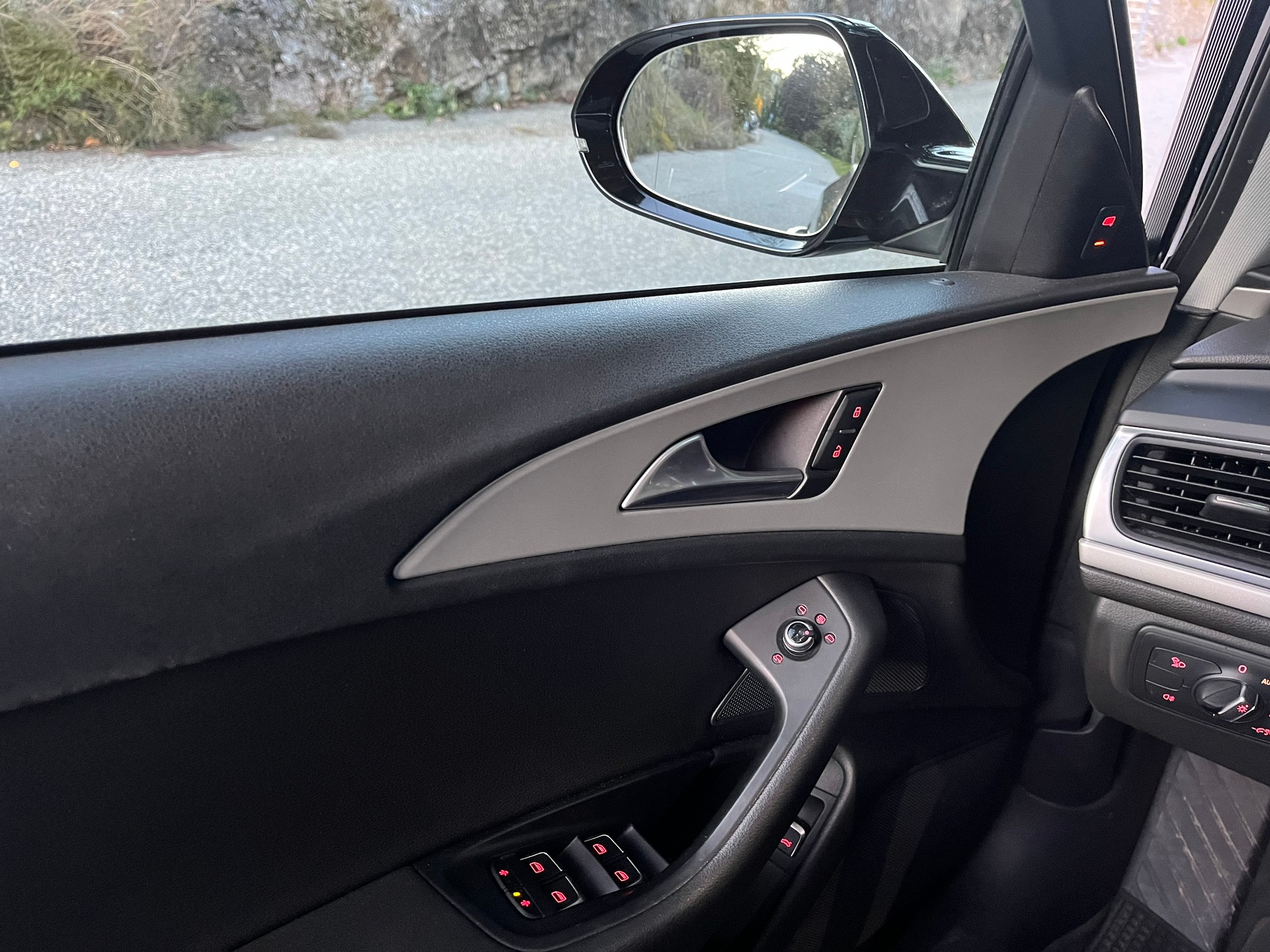 AUDI A6 Avant 2.0 TDI quattro S-tronic-image-18