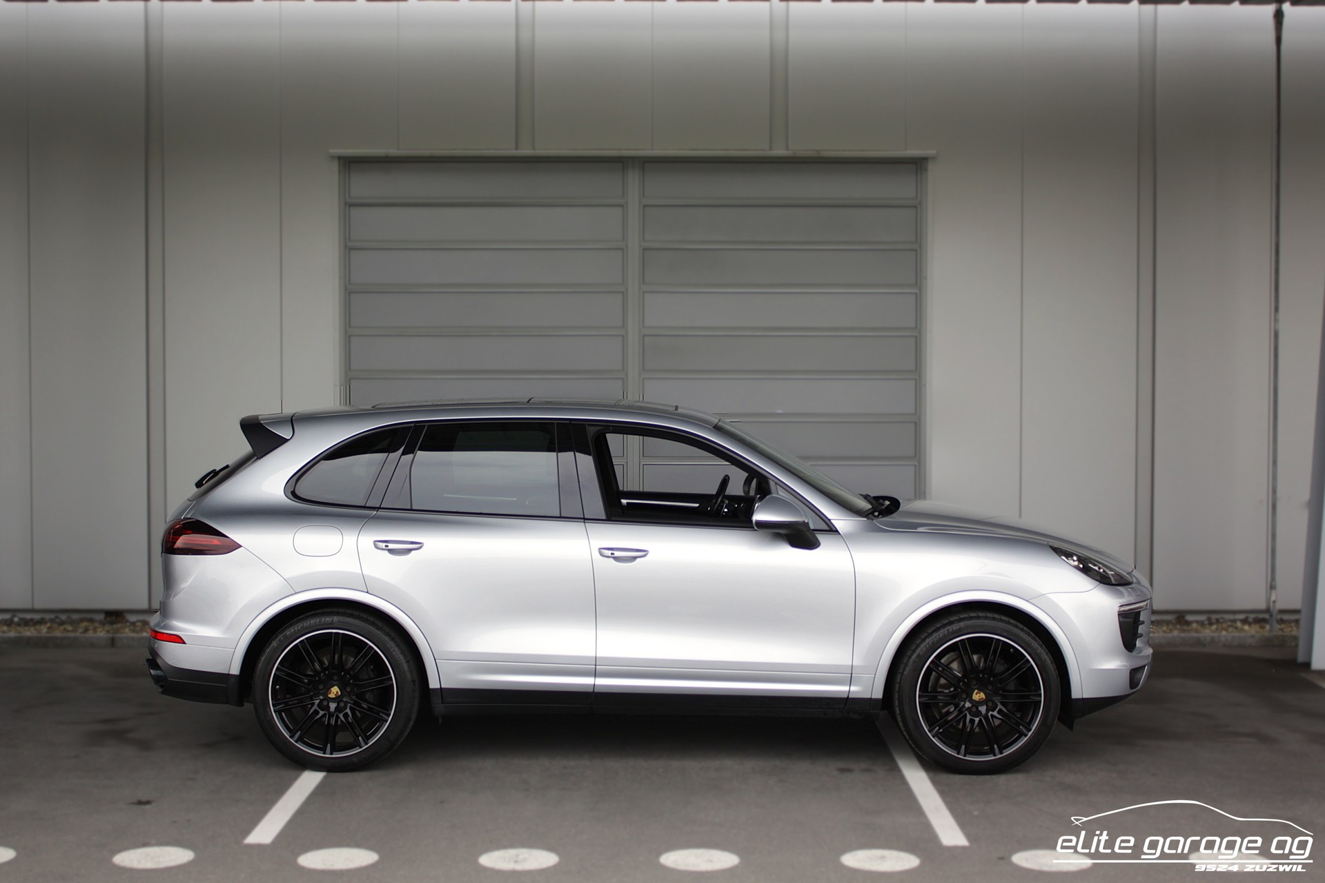 PORSCHE Cayenne S E-Hybrid-image-5