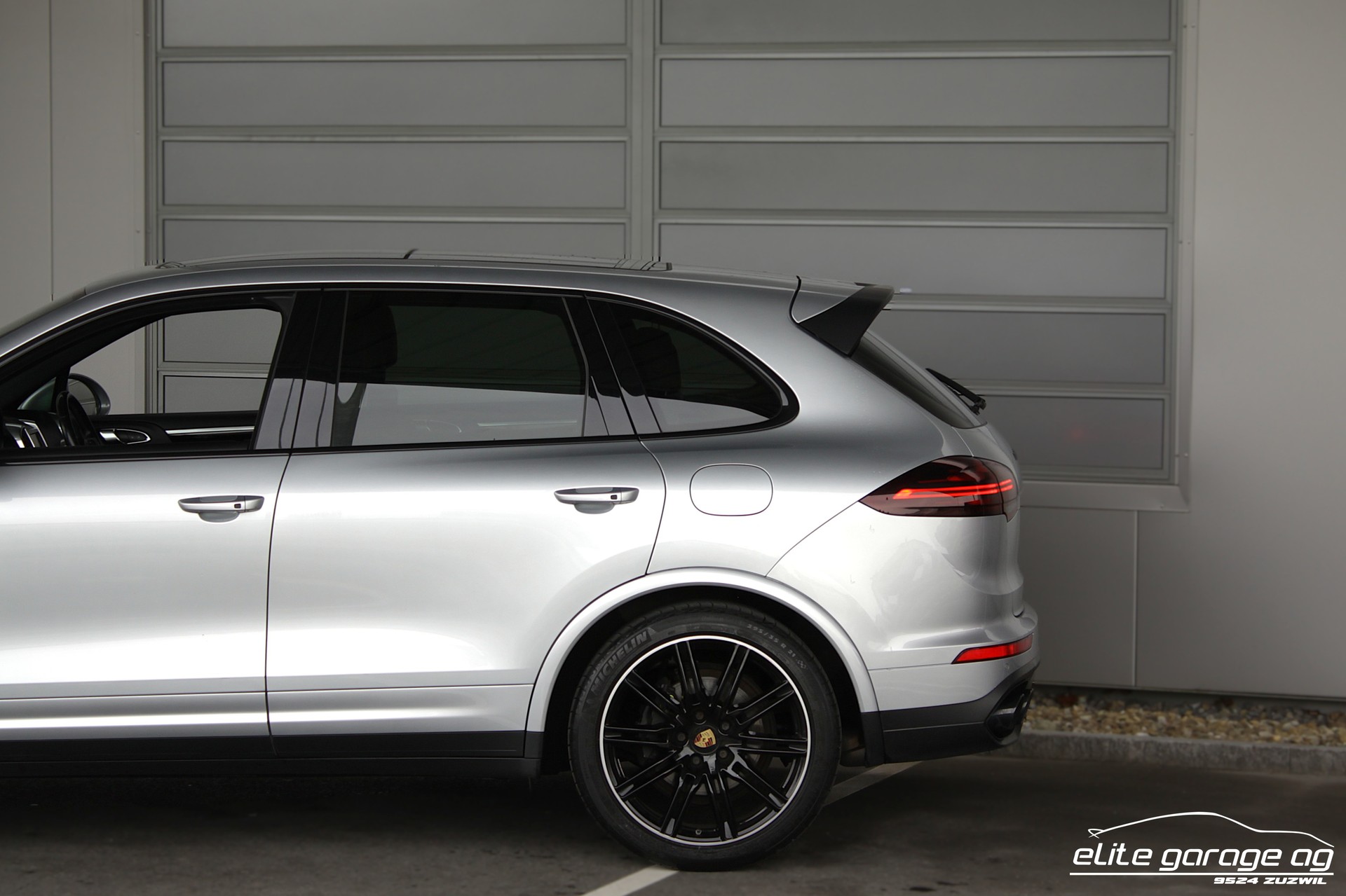PORSCHE Cayenne S E-Hybrid-image-12
