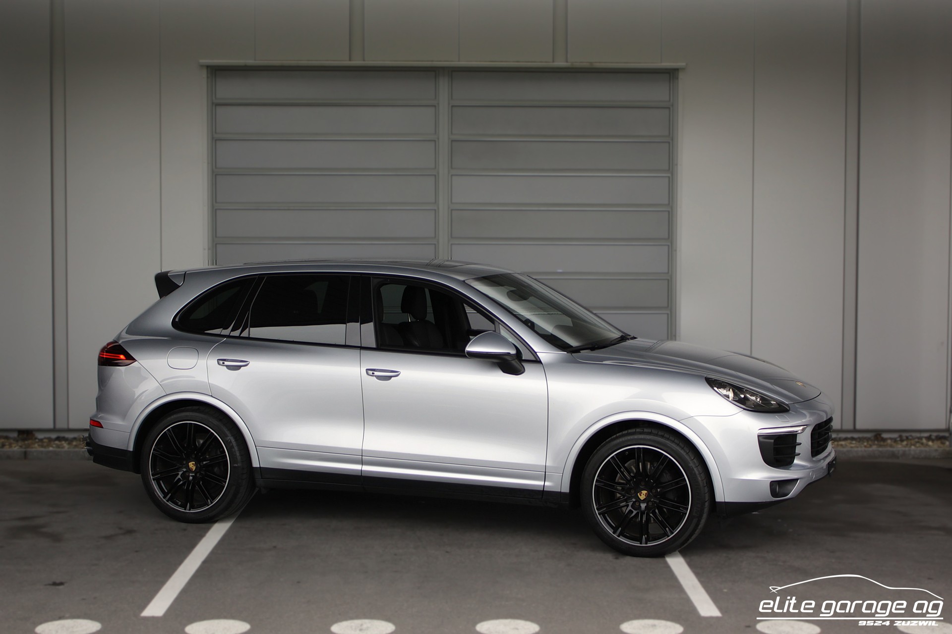 PORSCHE Cayenne S E-Hybrid-image-6