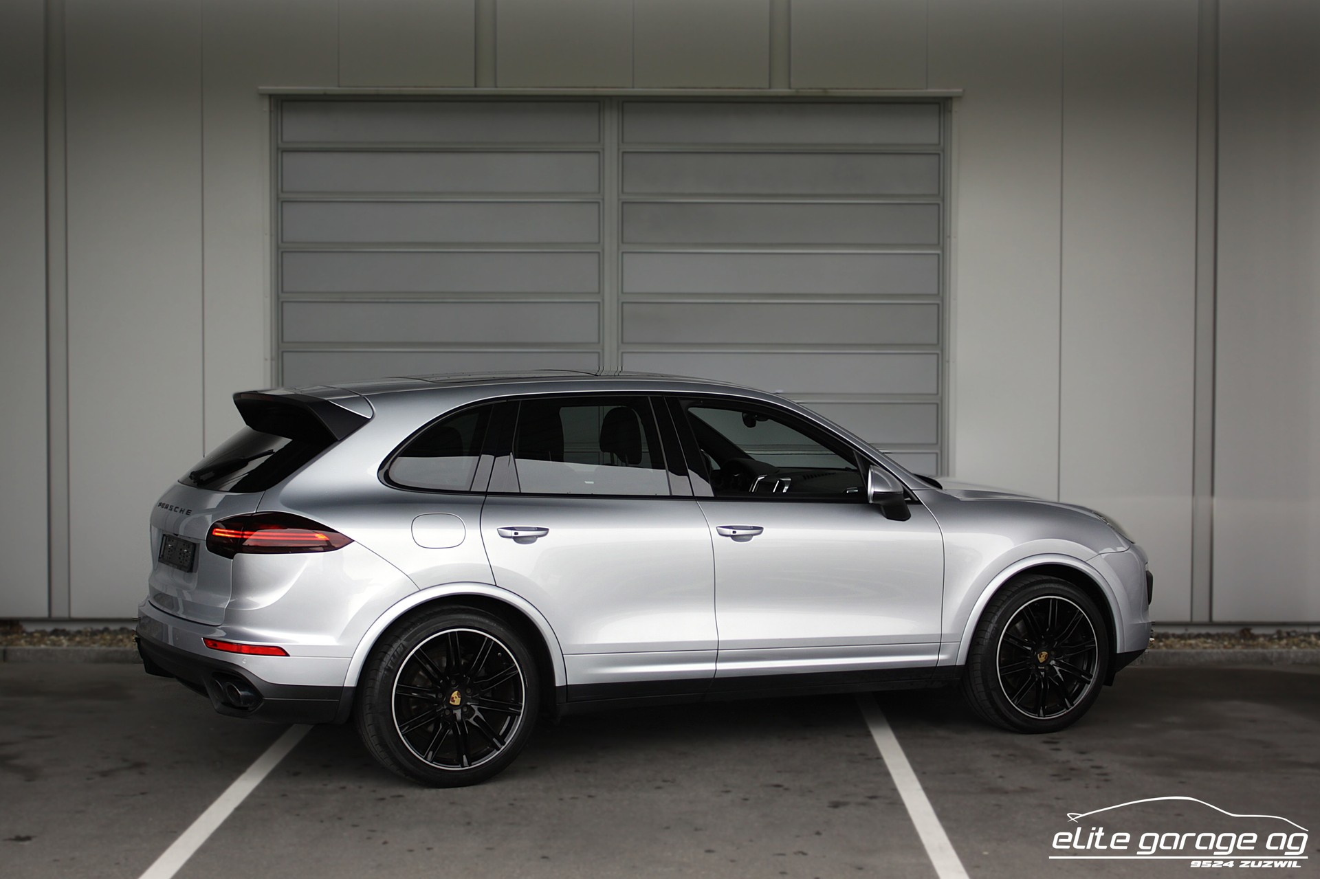 PORSCHE Cayenne S E-Hybrid-image-4