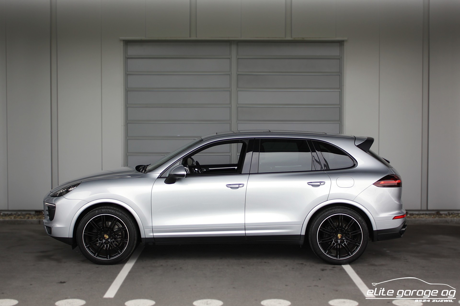 PORSCHE Cayenne S E-Hybrid-image-1