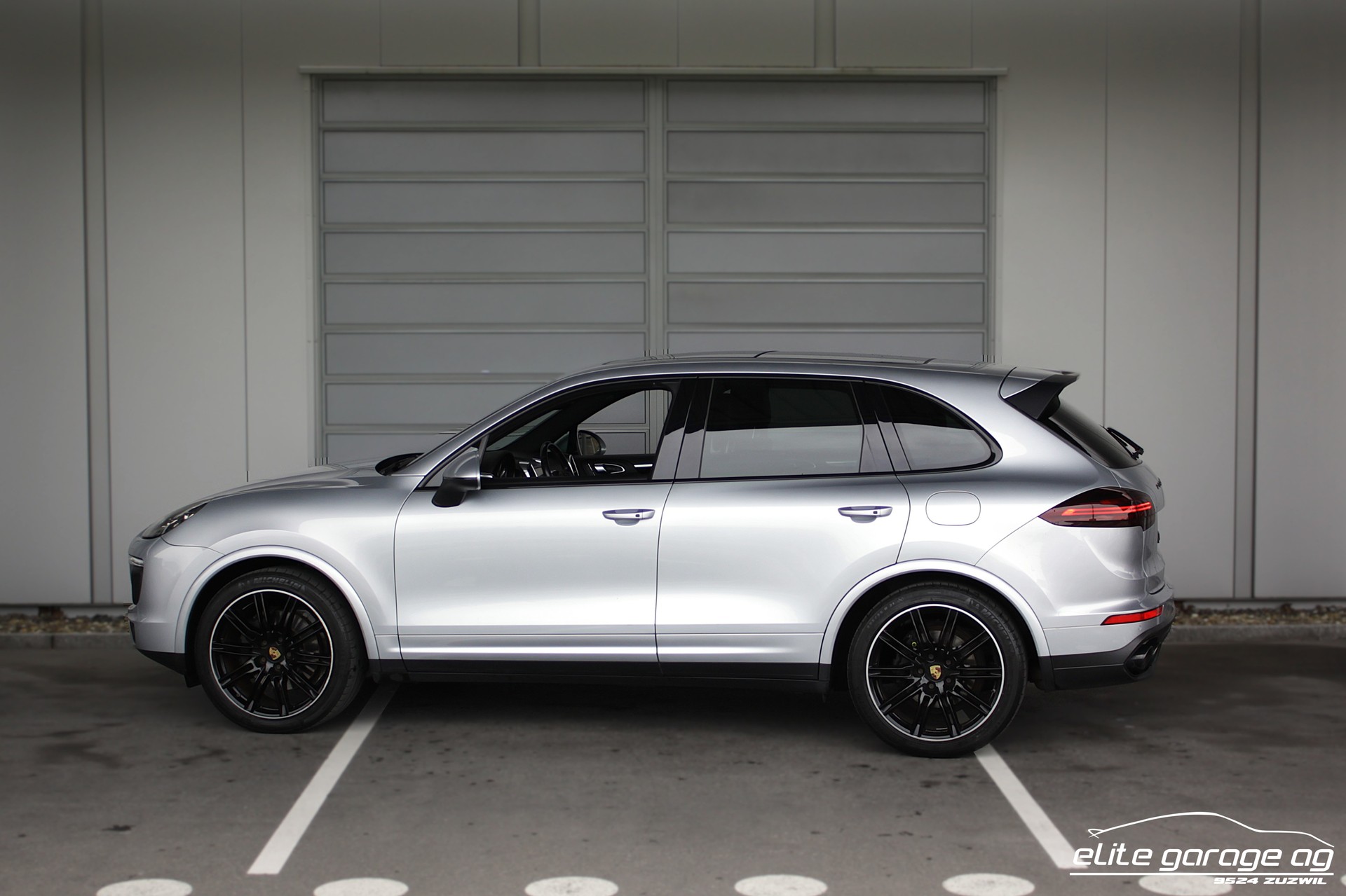 PORSCHE Cayenne S E-Hybrid-image-2