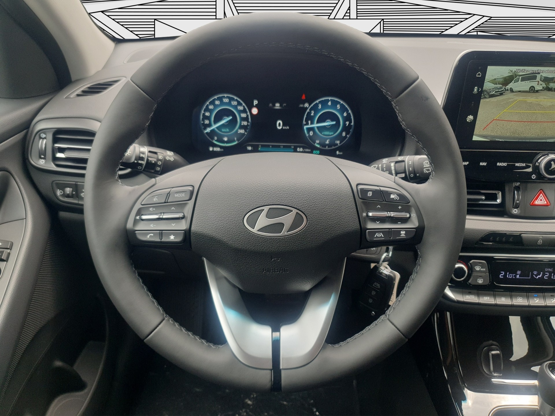 HYUNDAI i30 Wagon 1.5 T-GDi Amplia Auto.-image-9