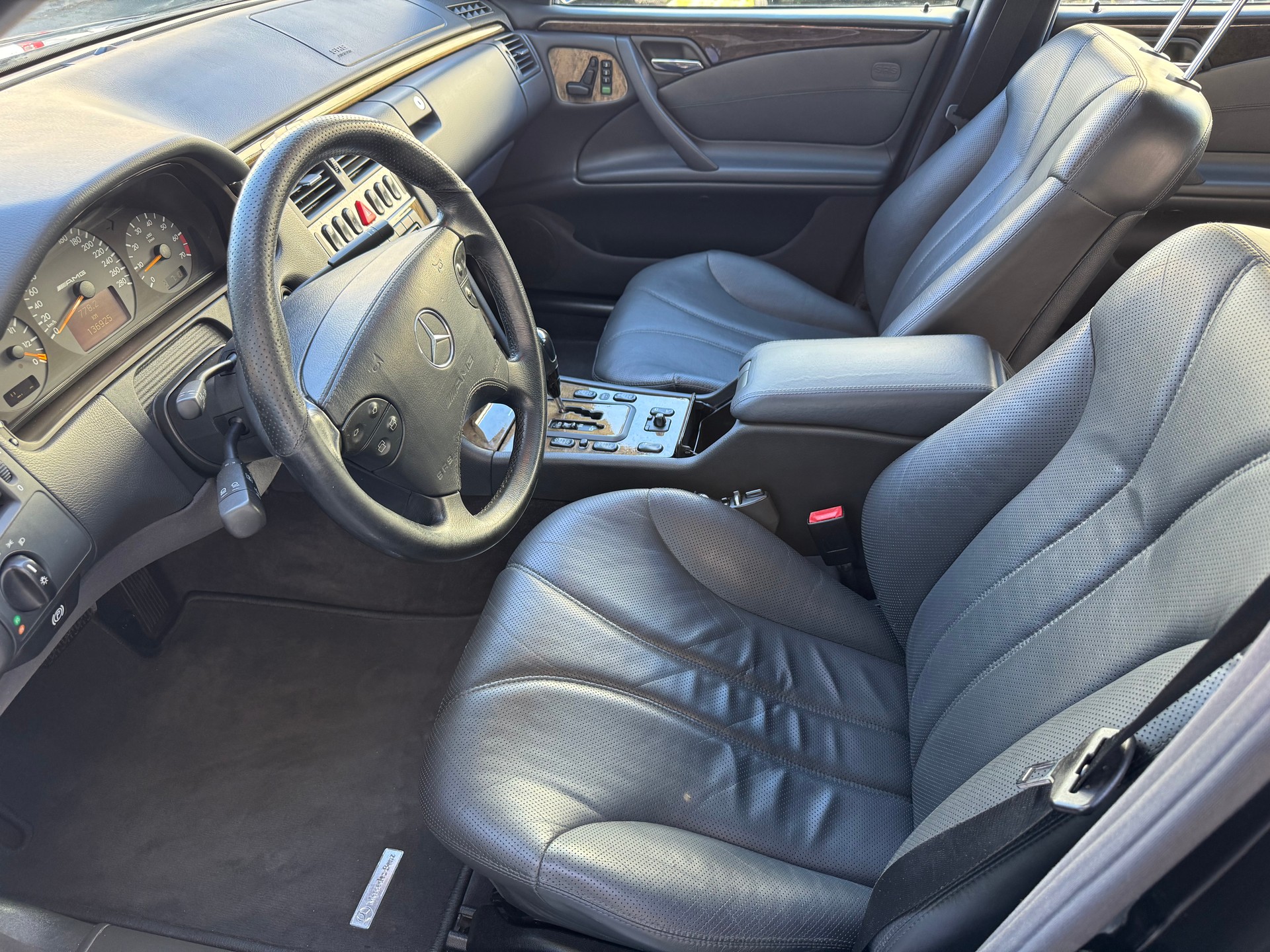 MERCEDES-BENZ E 55 AMG Avantgarde Automatic-image-6