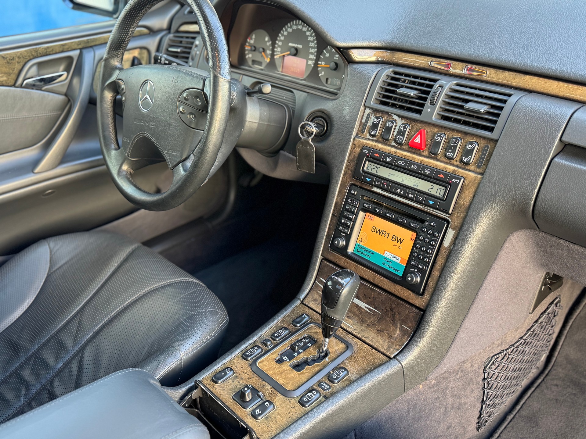 MERCEDES-BENZ E 55 AMG Avantgarde Automatic-image-8