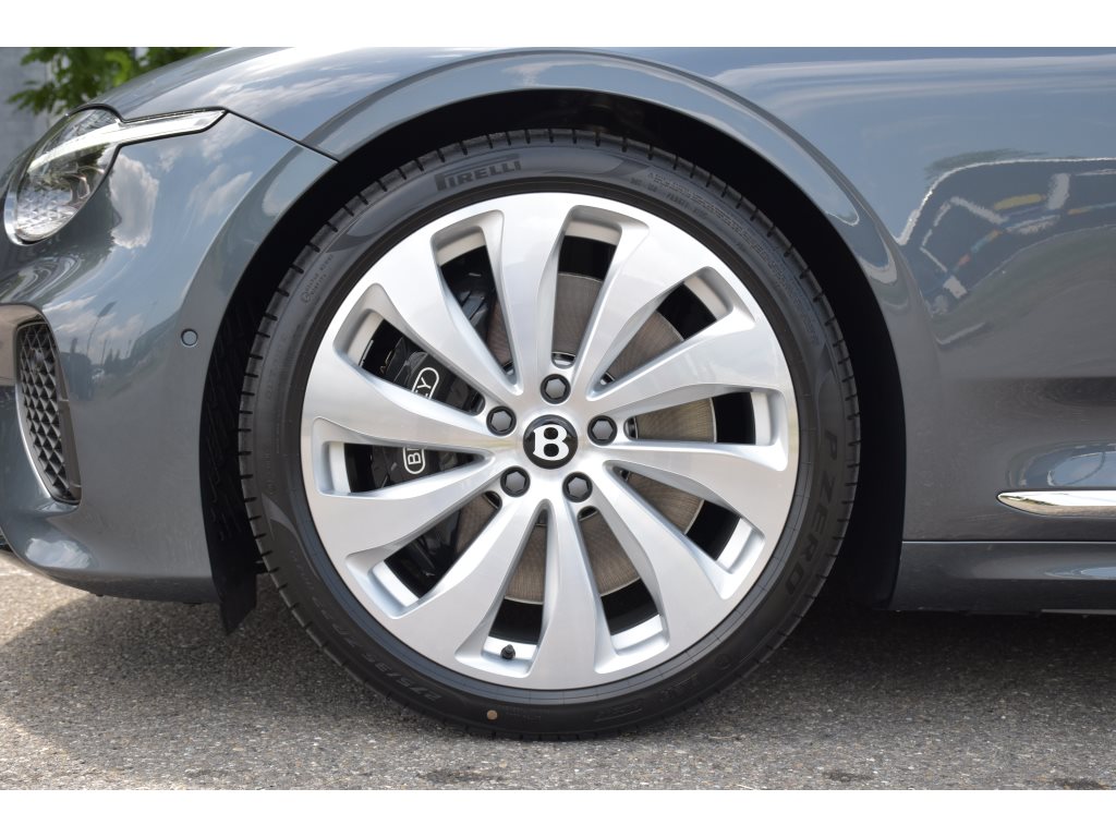 BENTLEY Continental GT V8 4.0 PHEV 680 PS-image-19