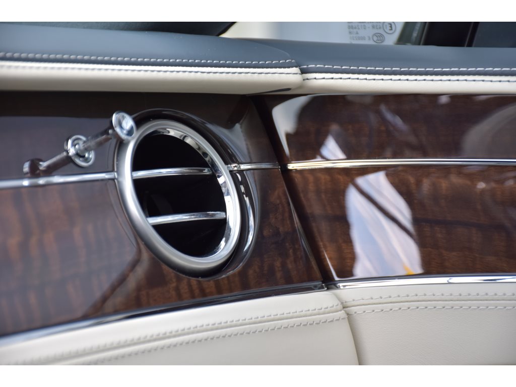 BENTLEY Continental GT V8 4.0 PHEV 680 PS-image-17