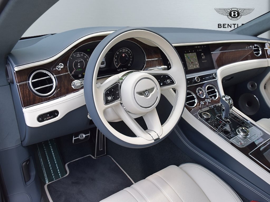 BENTLEY Continental GT V8 4.0 PHEV 680 PS-image-8