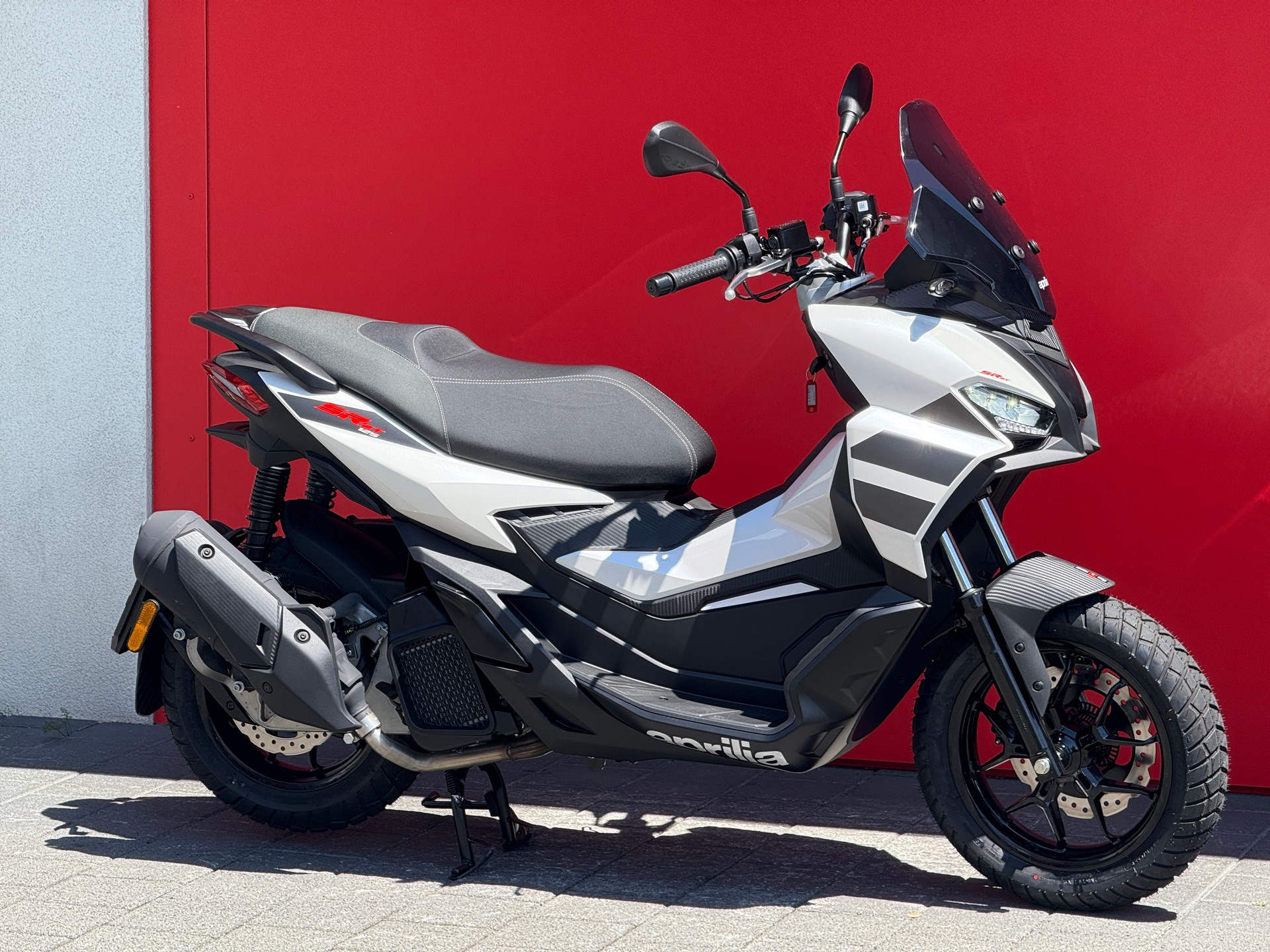 APRILIA SR 125 GT ABS E5+-showroom-element-1