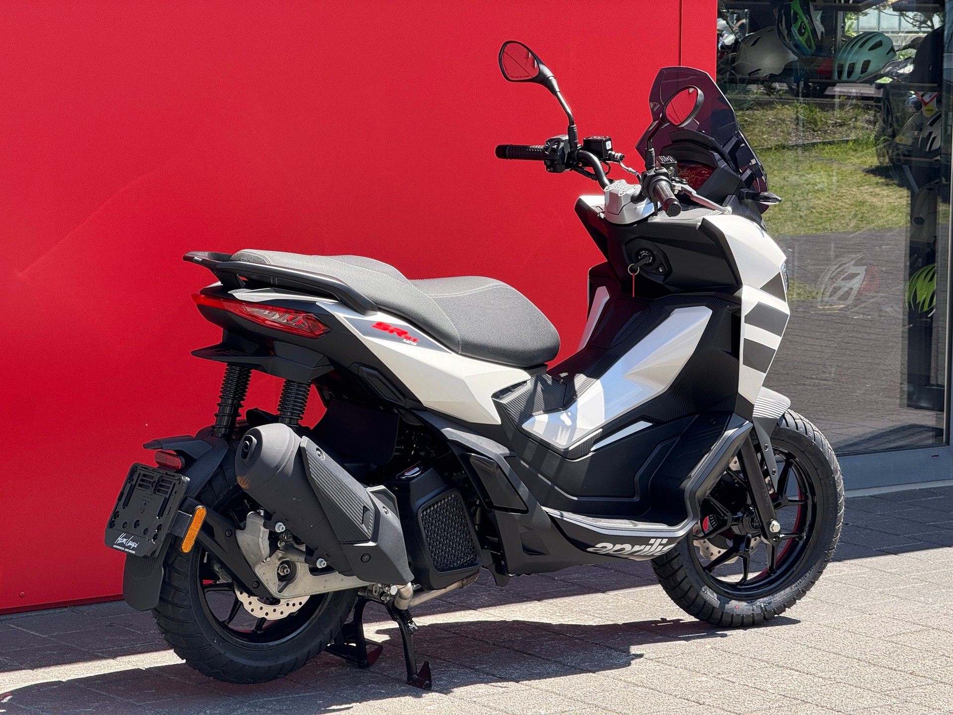 APRILIA SR 125 GT ABS E5+-showroom-element-2