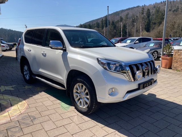 TOYOTA Land Cruiser 3.0 TD Sol Premium Automatic-image-2
