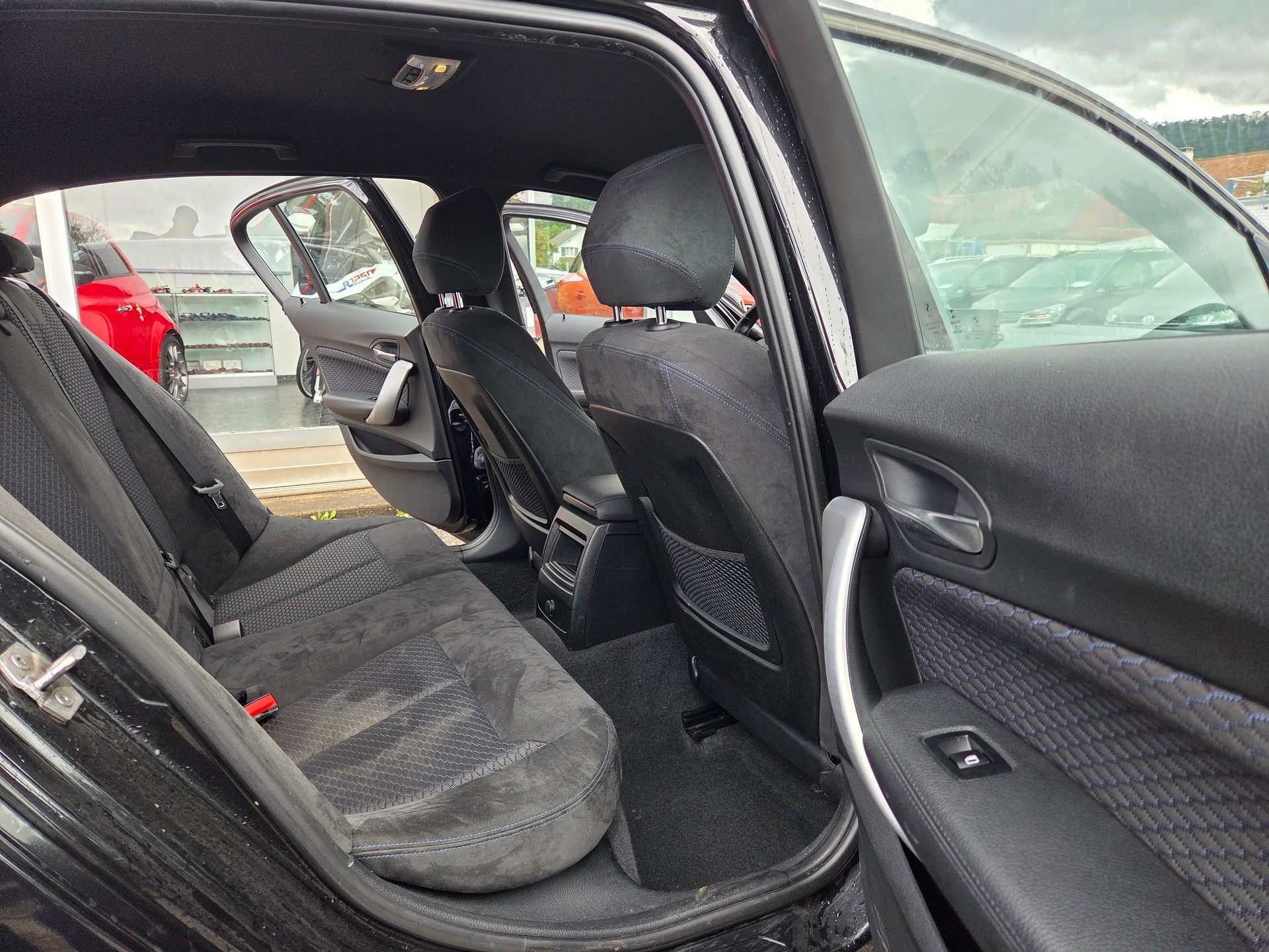 BMW 118d xDrive M-Sportpaket-image-10