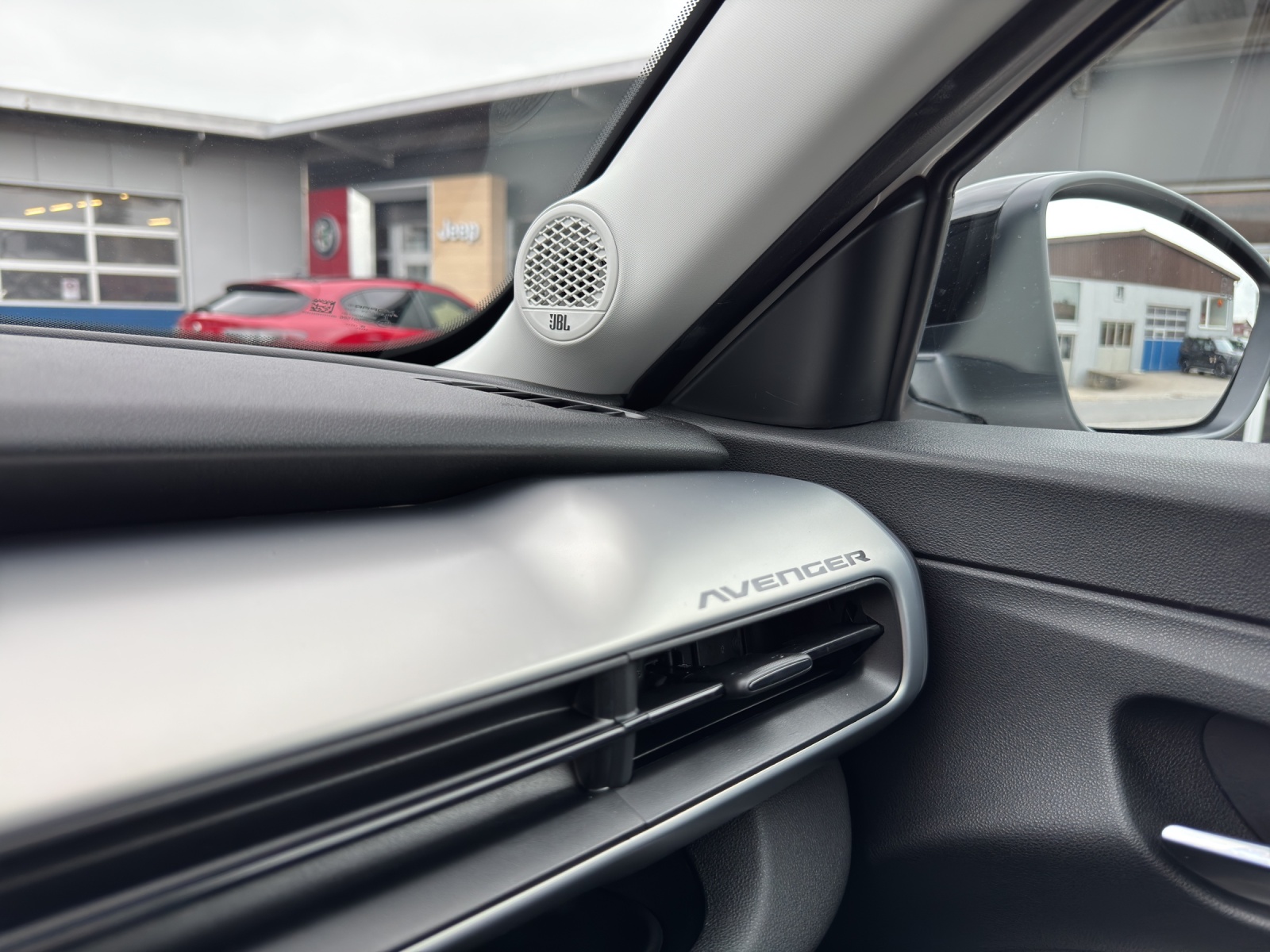 JEEP AVENGER 1.2 MHEV Summit-image-12