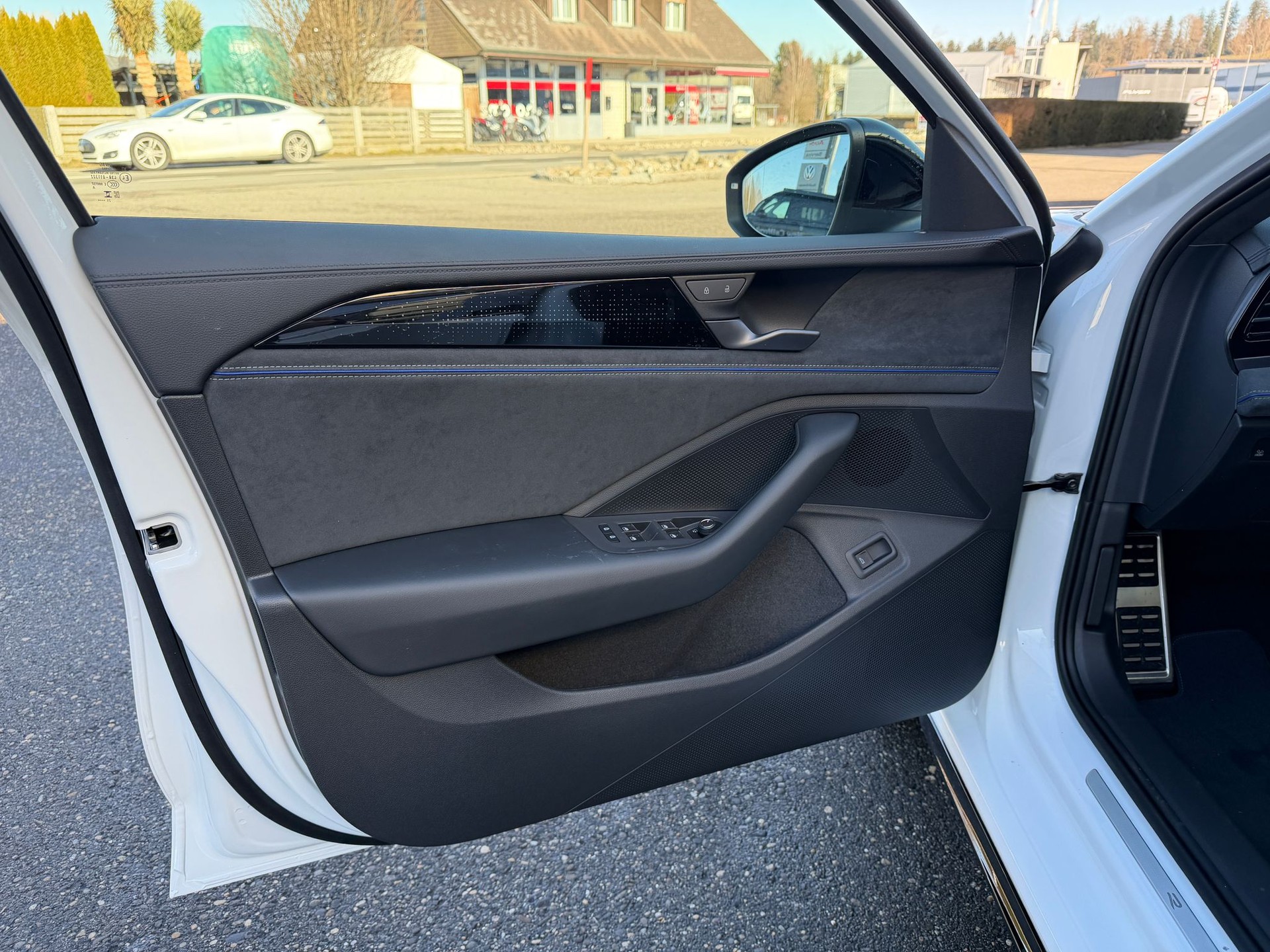 VW Passat Variant 2.0 TSI evo4 R-Line 4 Motion DSG-image-11