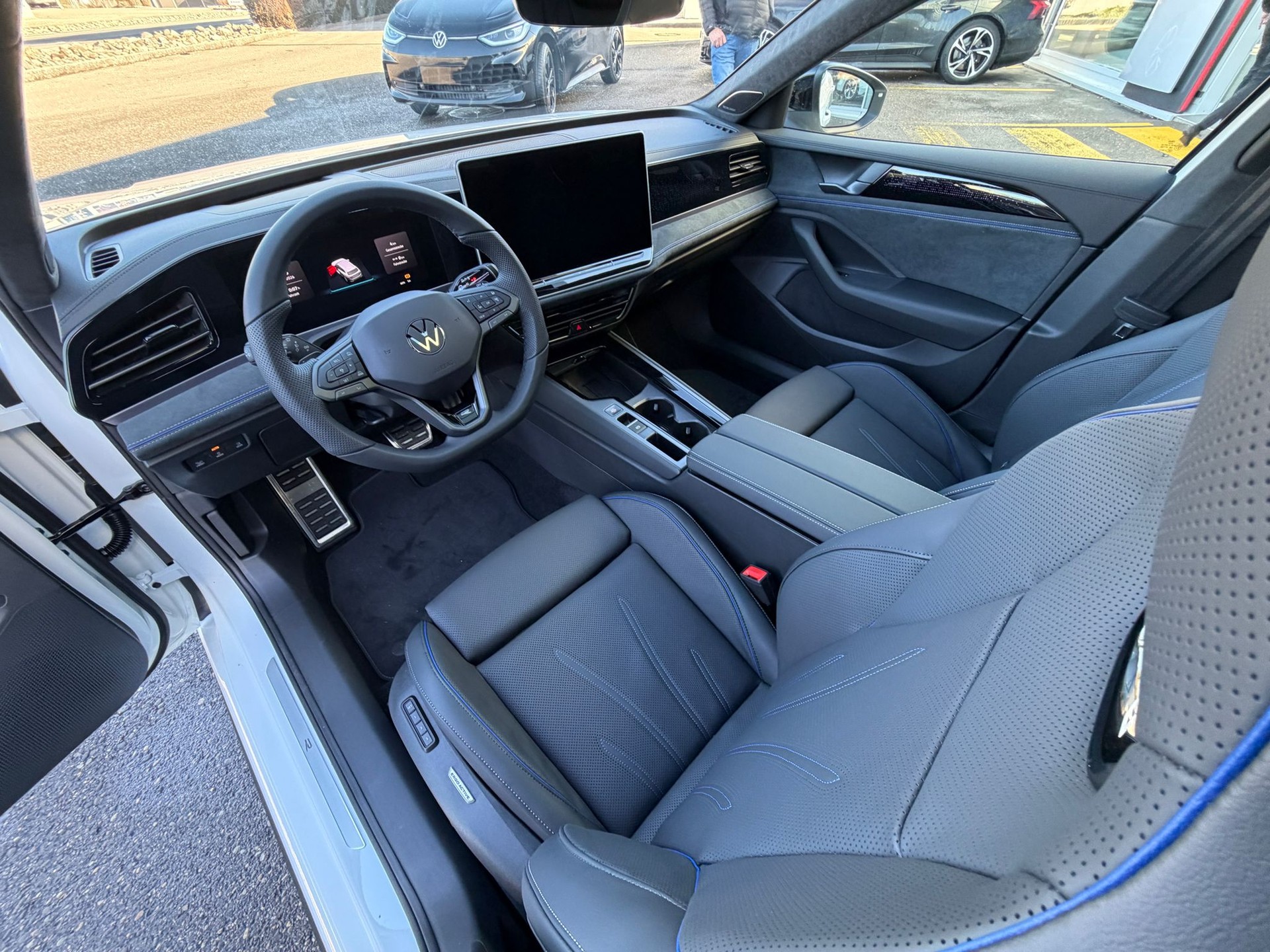 VW Passat Variant 2.0 TSI evo4 R-Line 4 Motion DSG-image-9