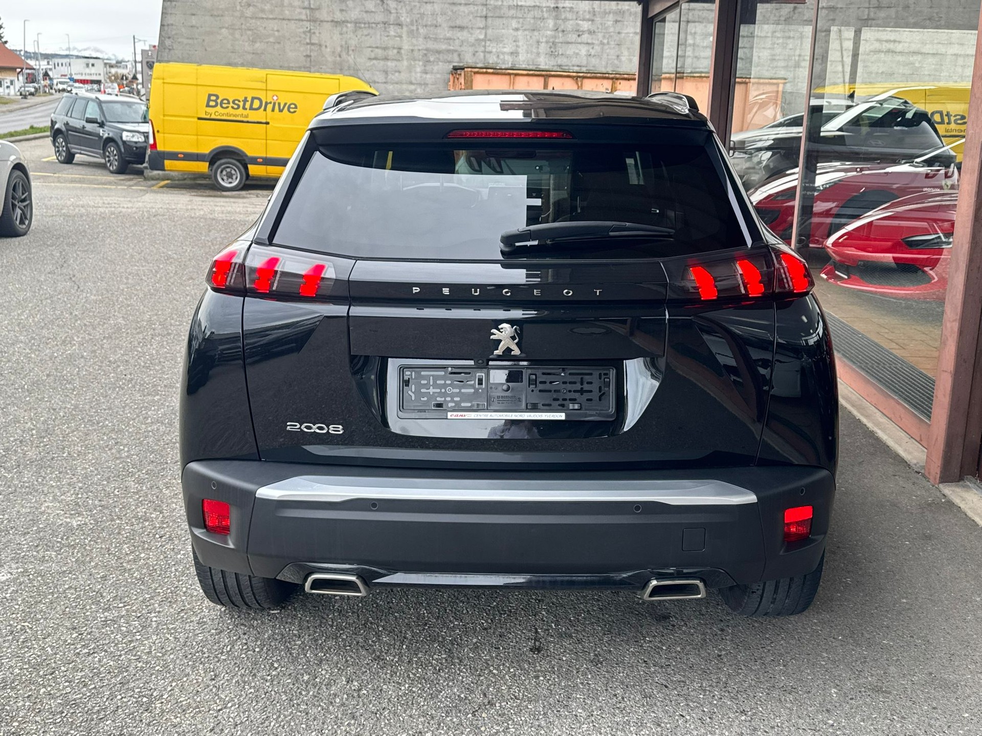 PEUGEOT 2008 1.2 PureTech Allure EAT8-image-4