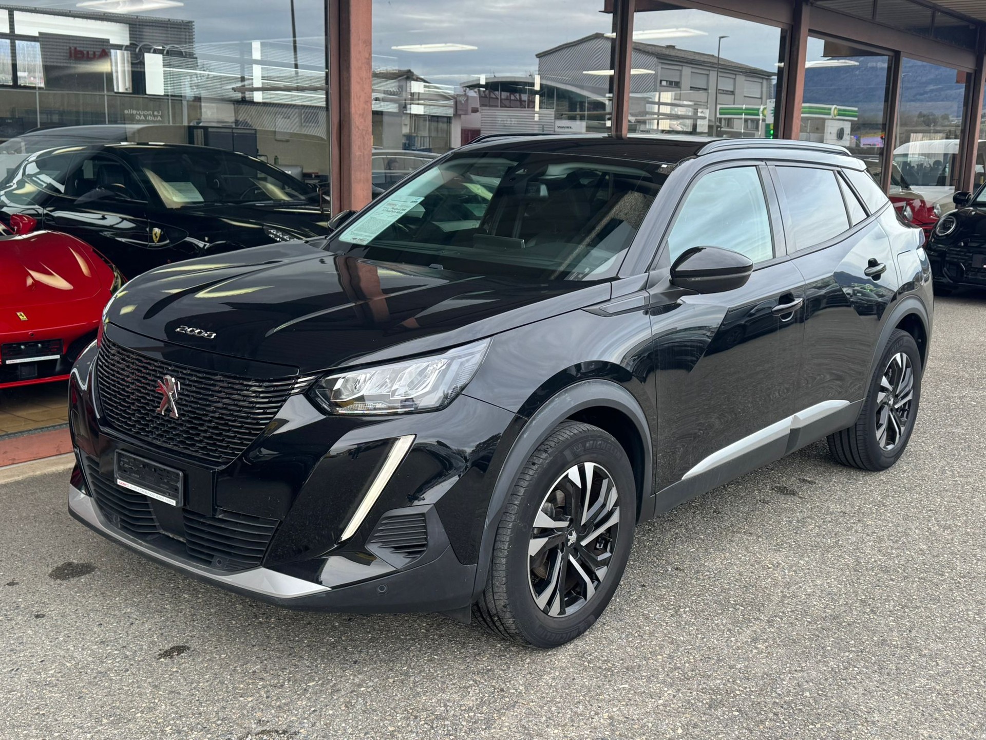 PEUGEOT 2008 1.2 PureTech Allure EAT8-image-1