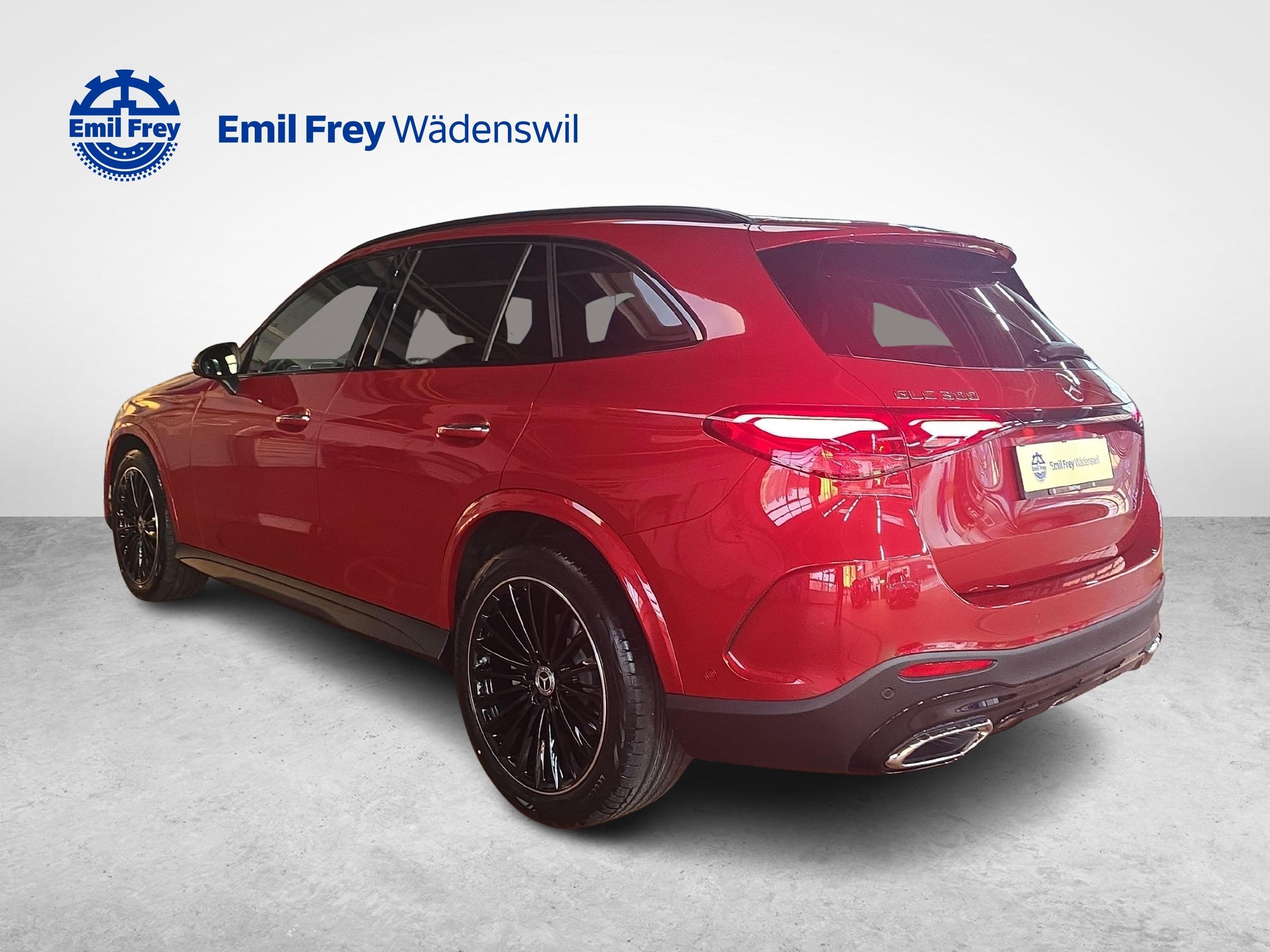 MERCEDES-BENZ GLC 300 AMG Line 4matic-image-2