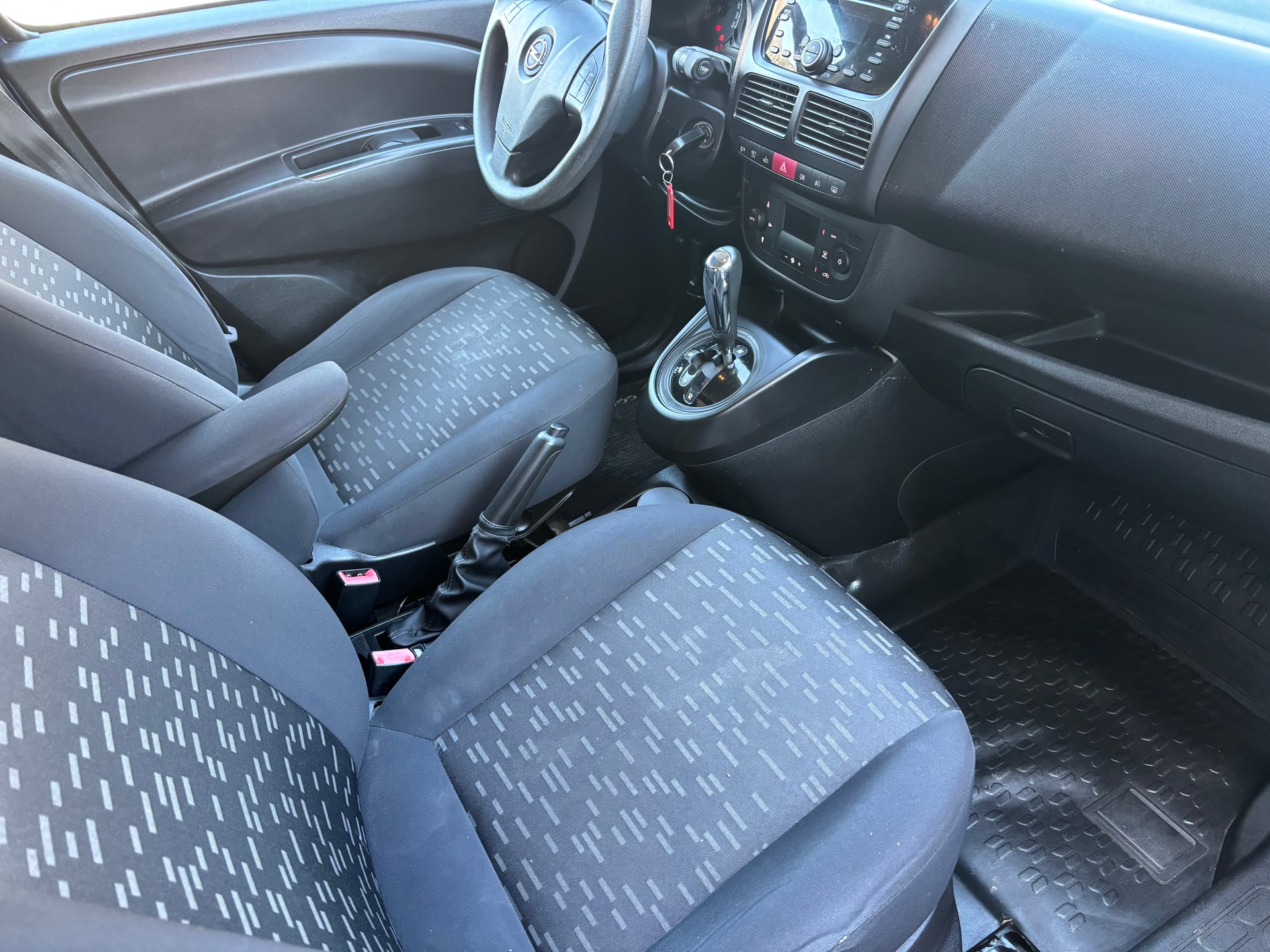 OPEL Combo 1.6 CDTI ecoFLEX Easytronic 2.4 L1H1-image-8