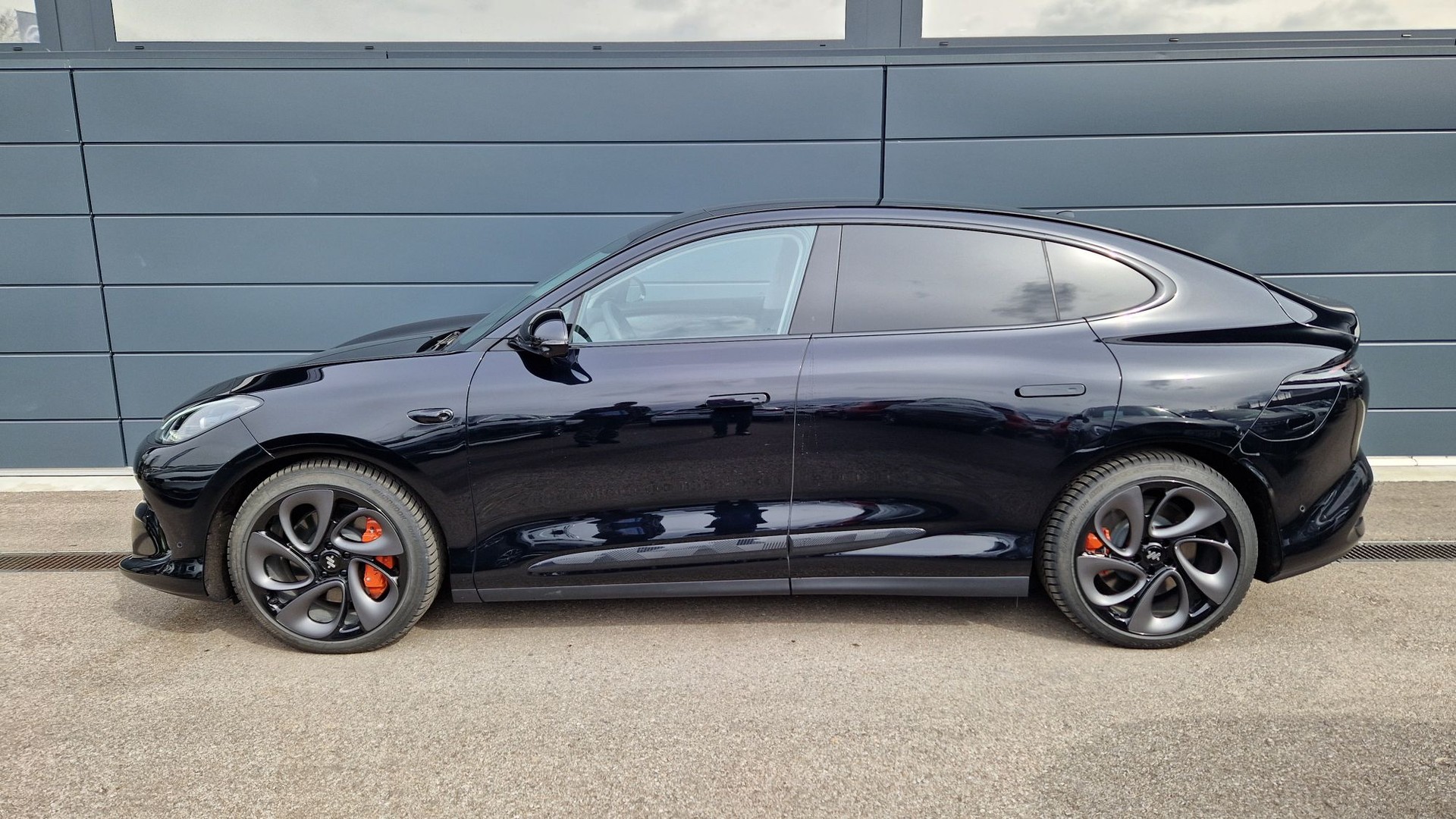 MG IM6 EV 100kWh Performance 21"-image-2