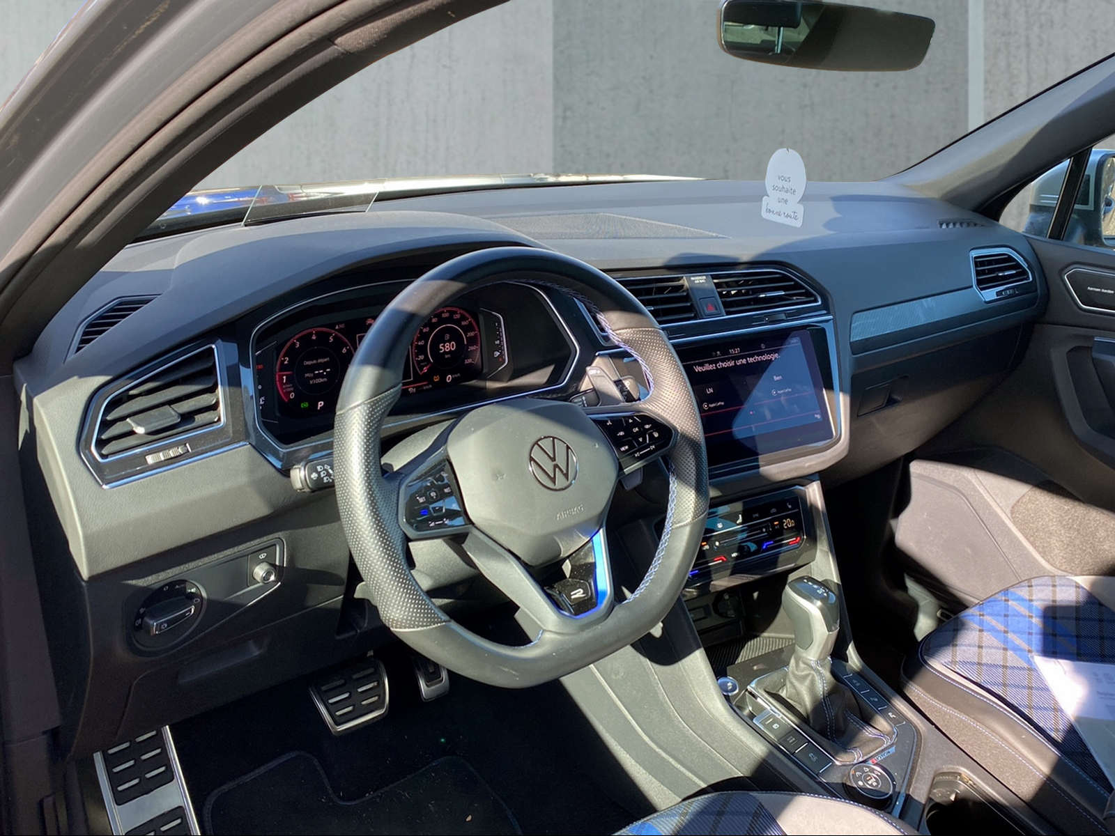 VW Tiguan 2.0TSI R 4Motion DSG-image-8