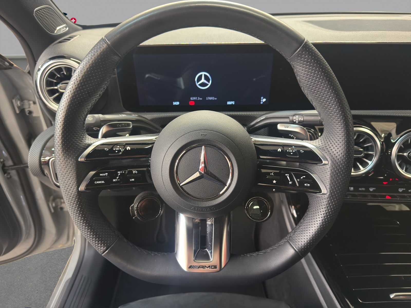 MERCEDES-BENZ A 35 4M - AMG / 360 Grad Kamera / Standheizung / Soundsystem / Sitzmemory-image-9