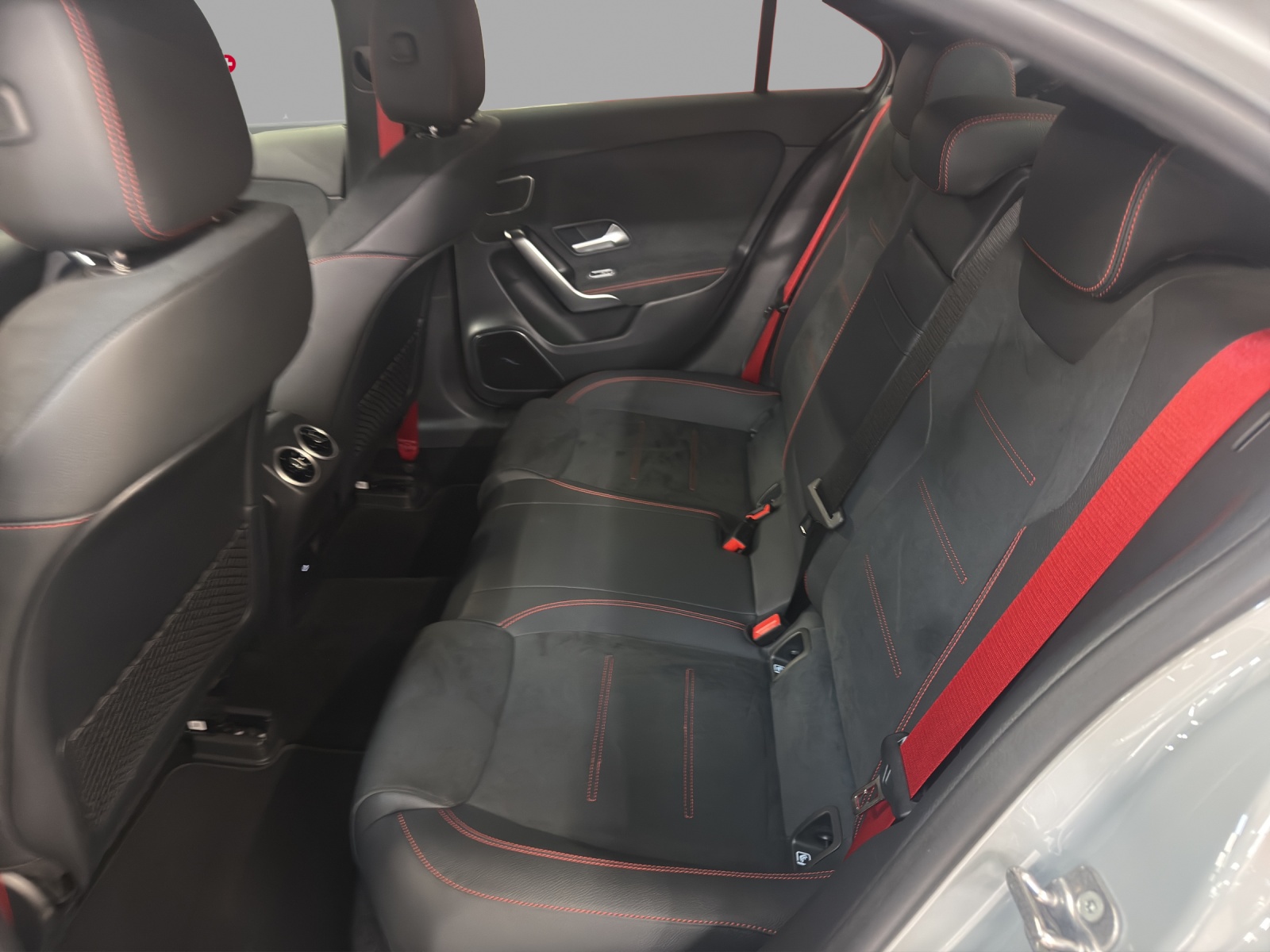 MERCEDES-BENZ A 35 4M - AMG / 360 Grad Kamera / Standheizung / Soundsystem / Sitzmemory-image-13