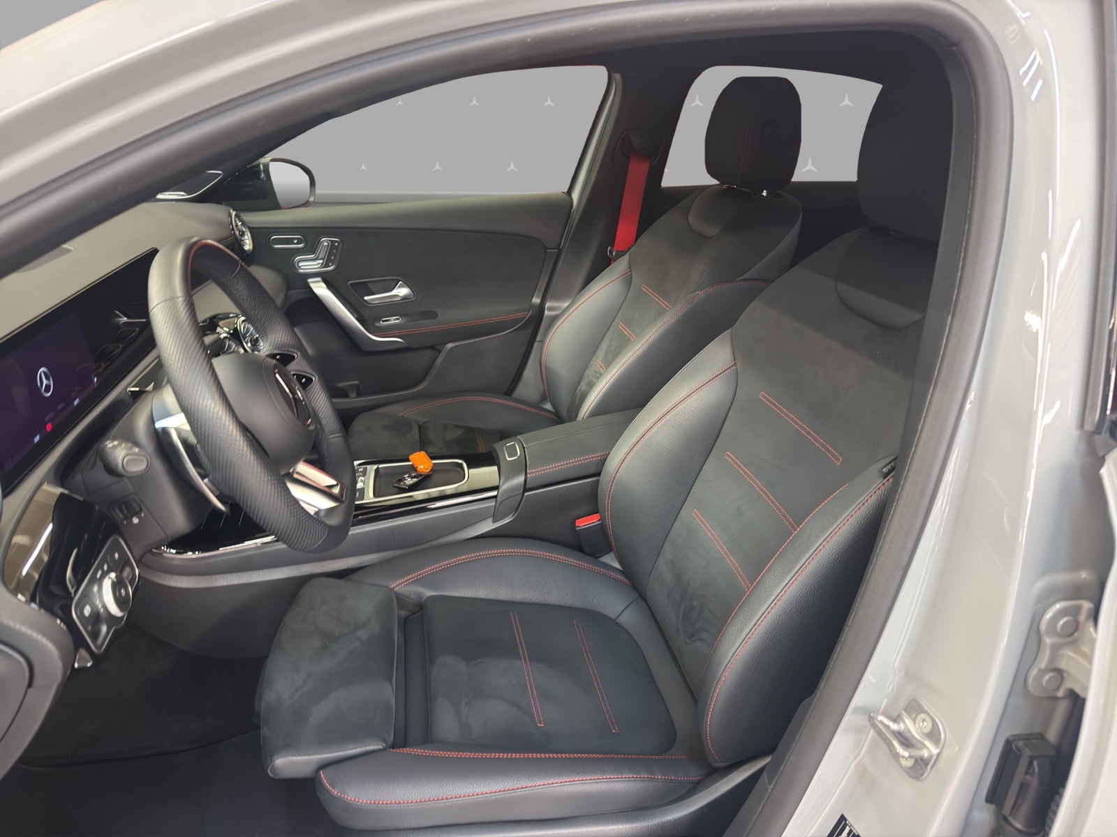 MERCEDES-BENZ A 35 4M - AMG / 360 Grad Kamera / Standheizung / Soundsystem / Sitzmemory-image-7