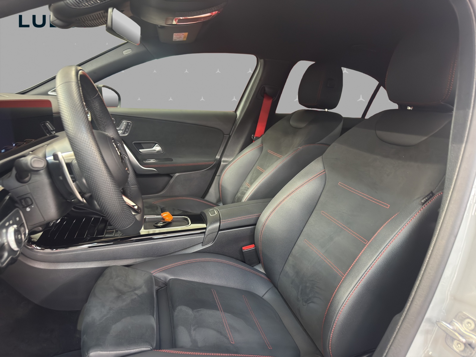 MERCEDES-BENZ A 35 4M - AMG / 360 Grad Kamera / Standheizung / Soundsystem / Sitzmemory-image-8