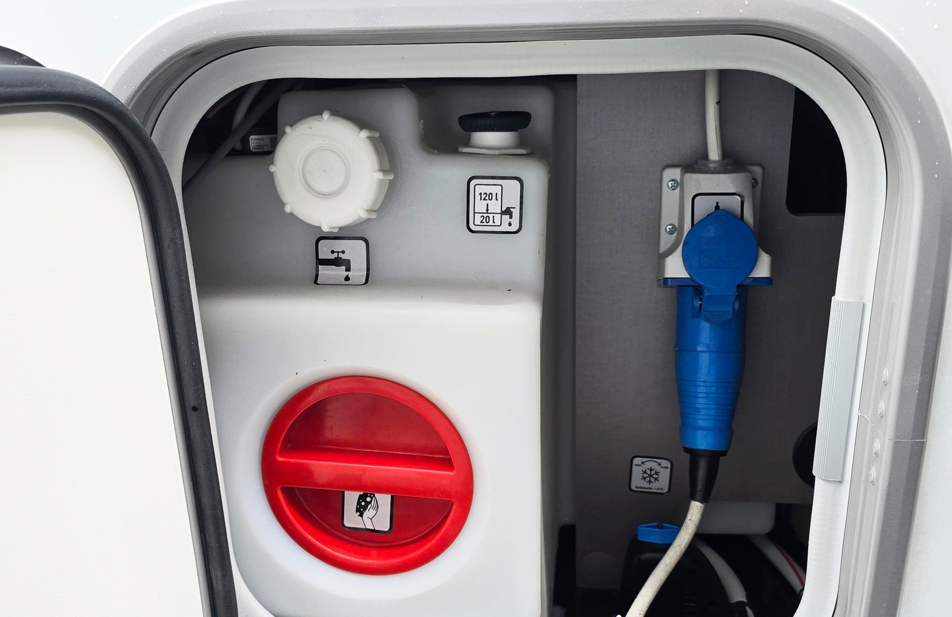 BÜRSTNER T 690 G LIMITED 2,3 DIESEL FIAT DUCATO MJ 150-image-4
