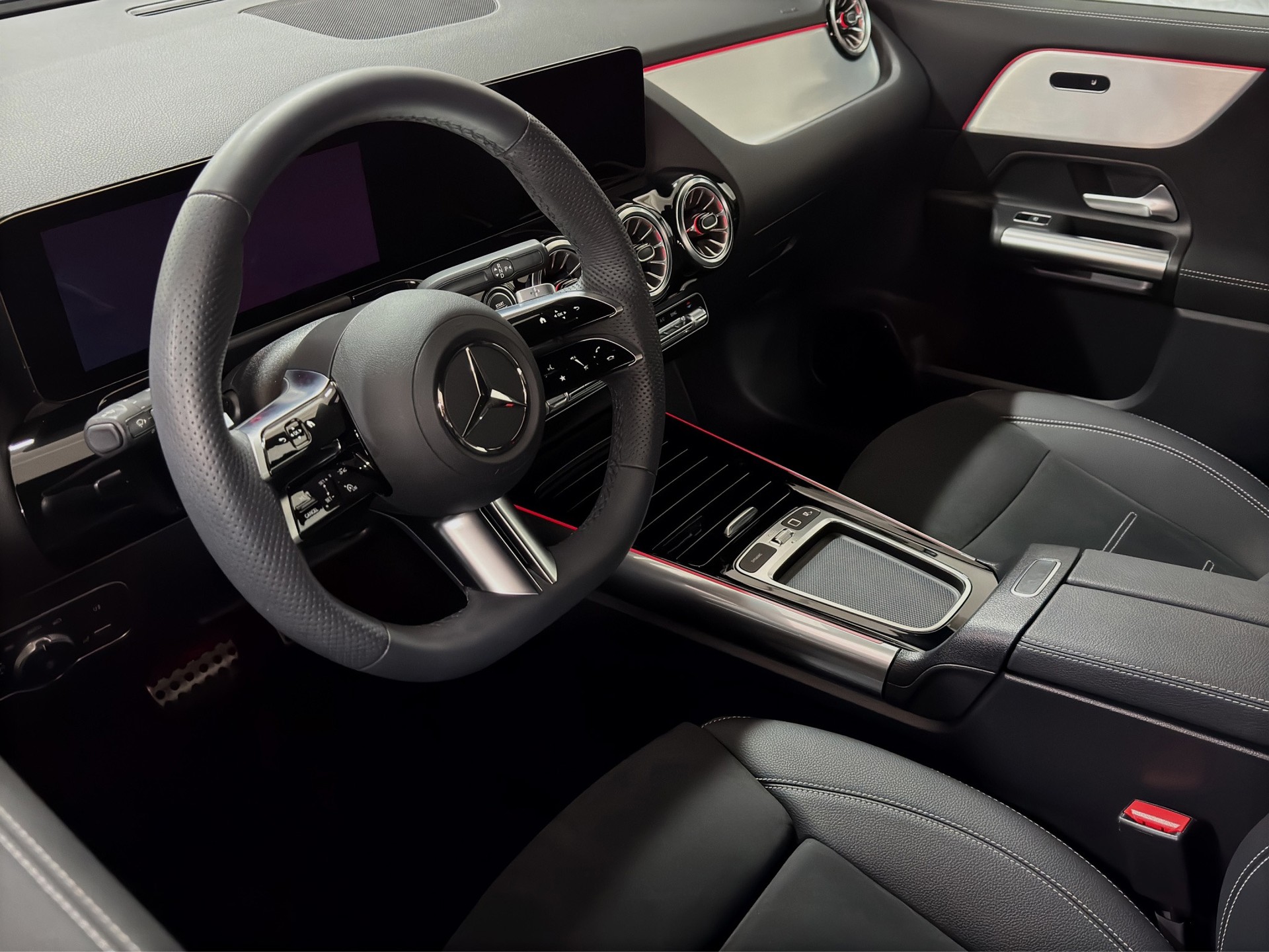 MERCEDES-BENZ NEW GLA 200 AMG Line Premium 7G-DCT Night Edition-image-11