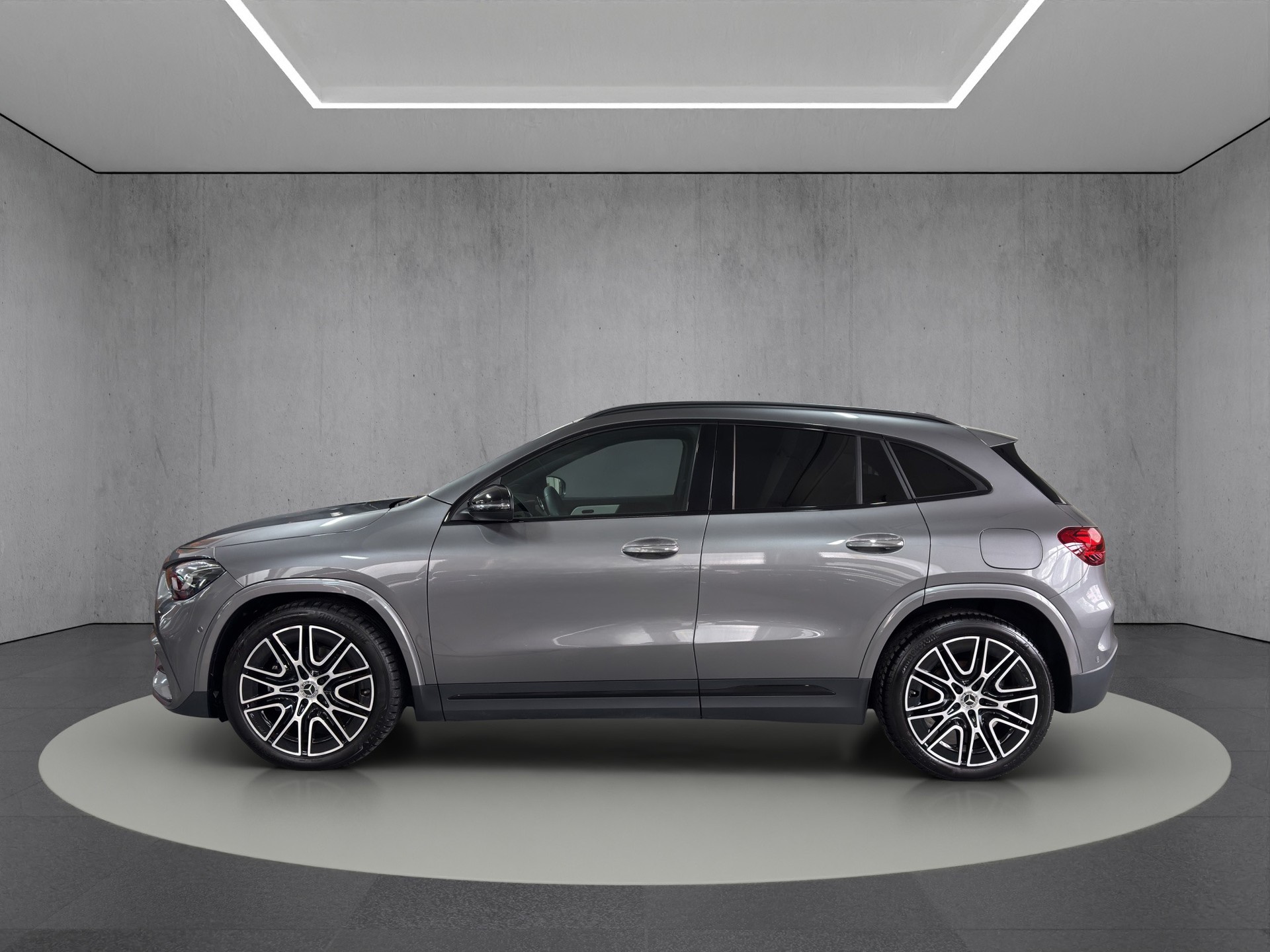 MERCEDES-BENZ GLA 200 AMG Line Premium 7G-DCT Night Edition-showroom-element-2