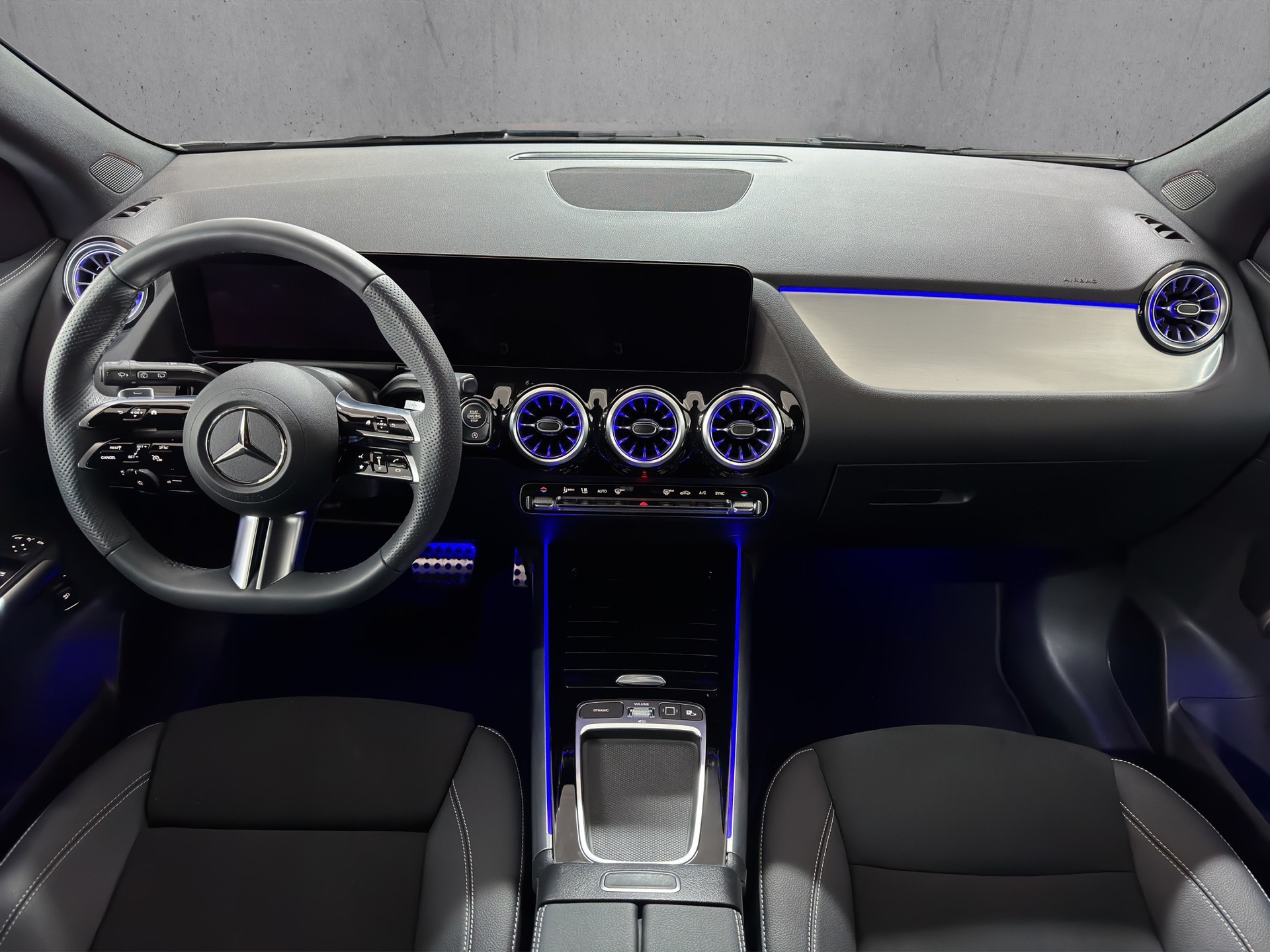 MERCEDES-BENZ NEW GLA 200 AMG Line Premium 7G-DCT Night Edition-image-10
