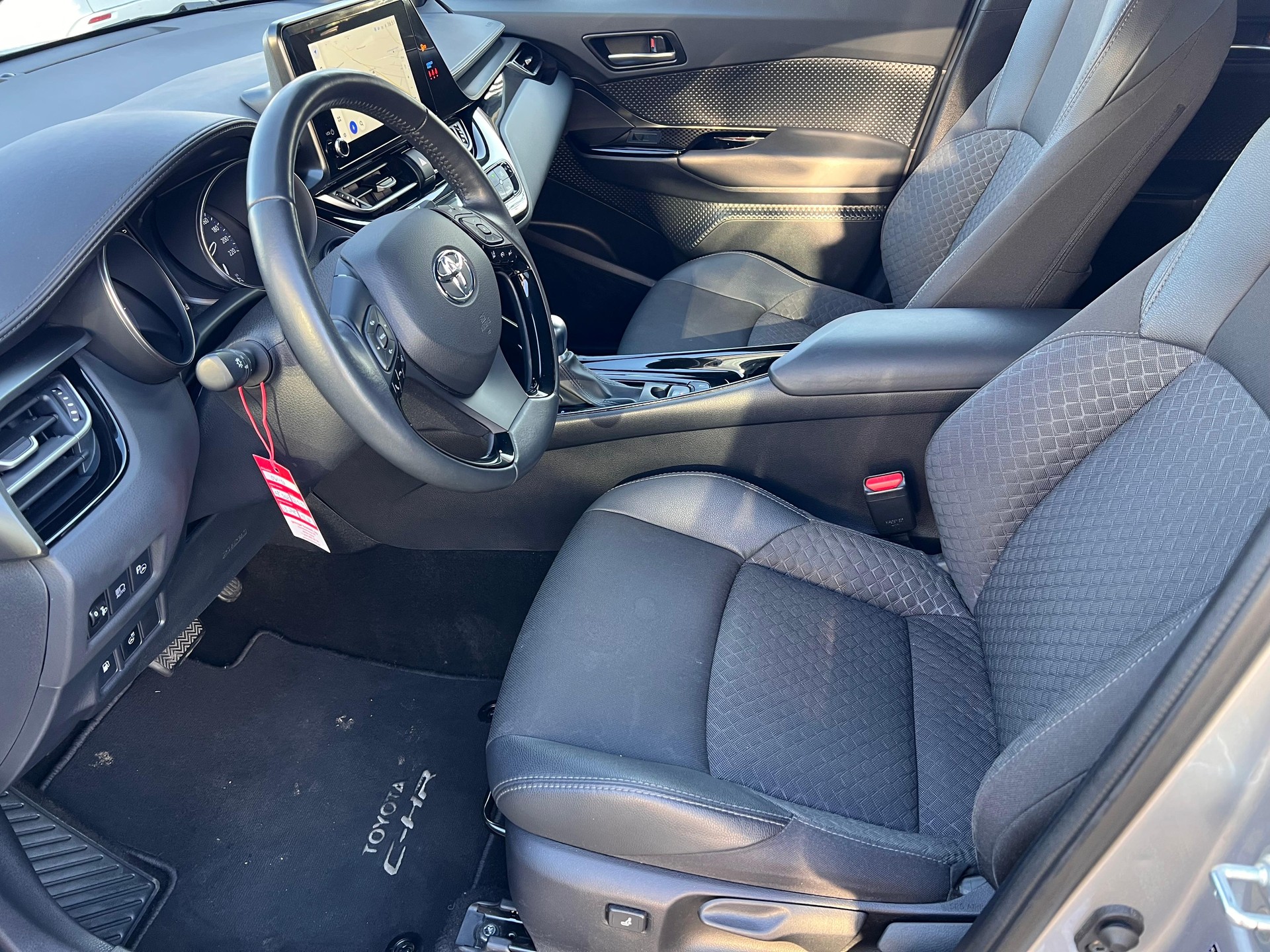 TOYOTA C-HR 2.0 VVTi HSD Trend-image-8