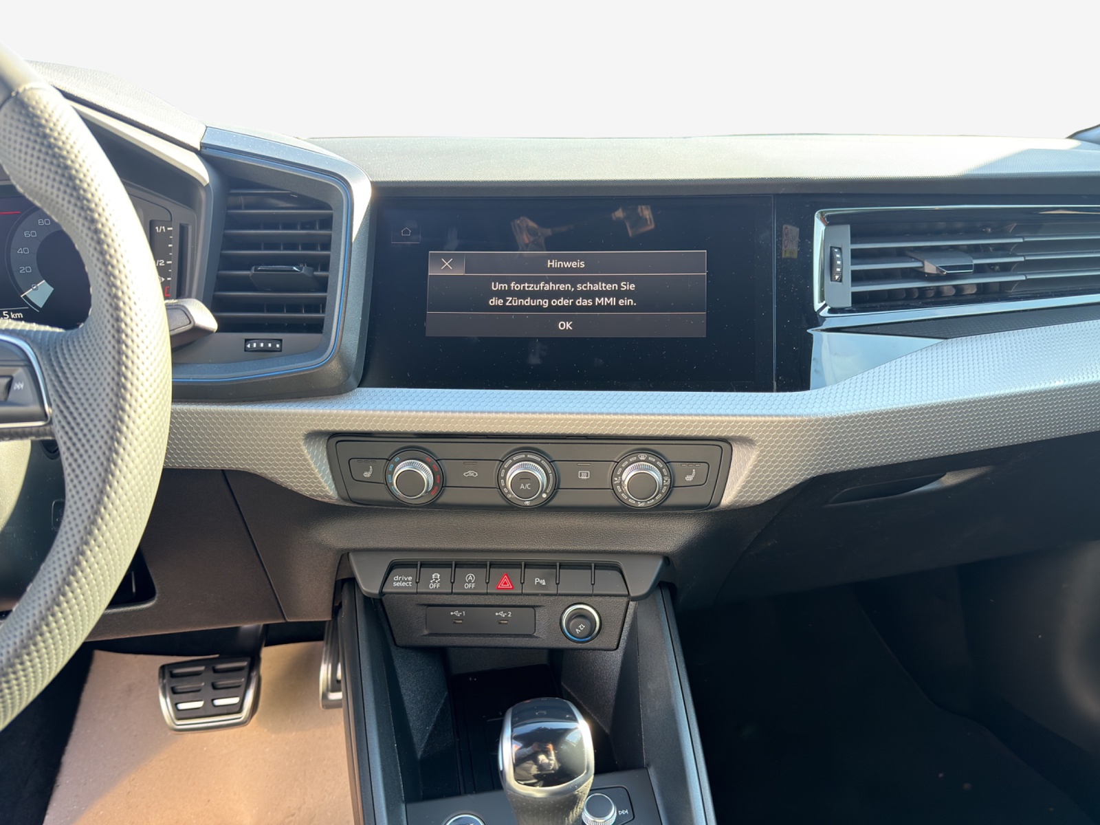 AUDI A1 Sportback 35 TFSI S Line S-tronic-image-13