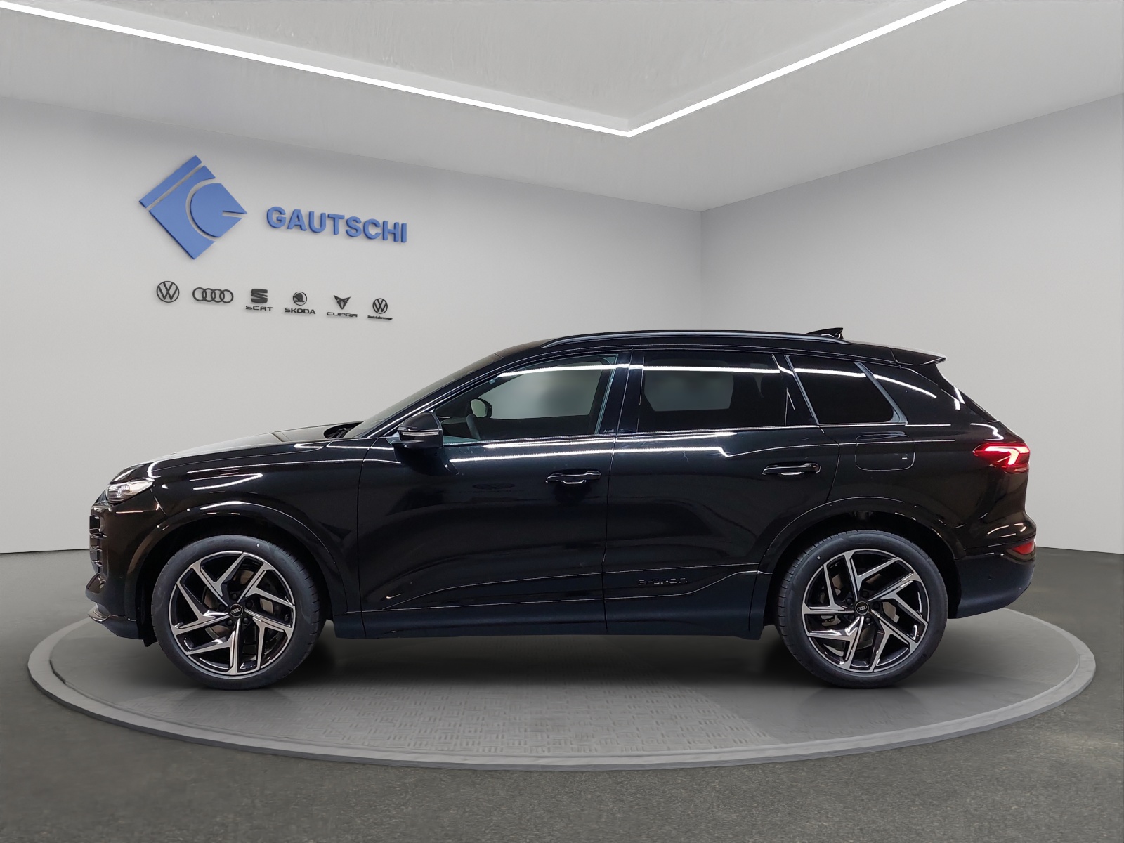 AUDI Q6 e-tron quattro-image-1