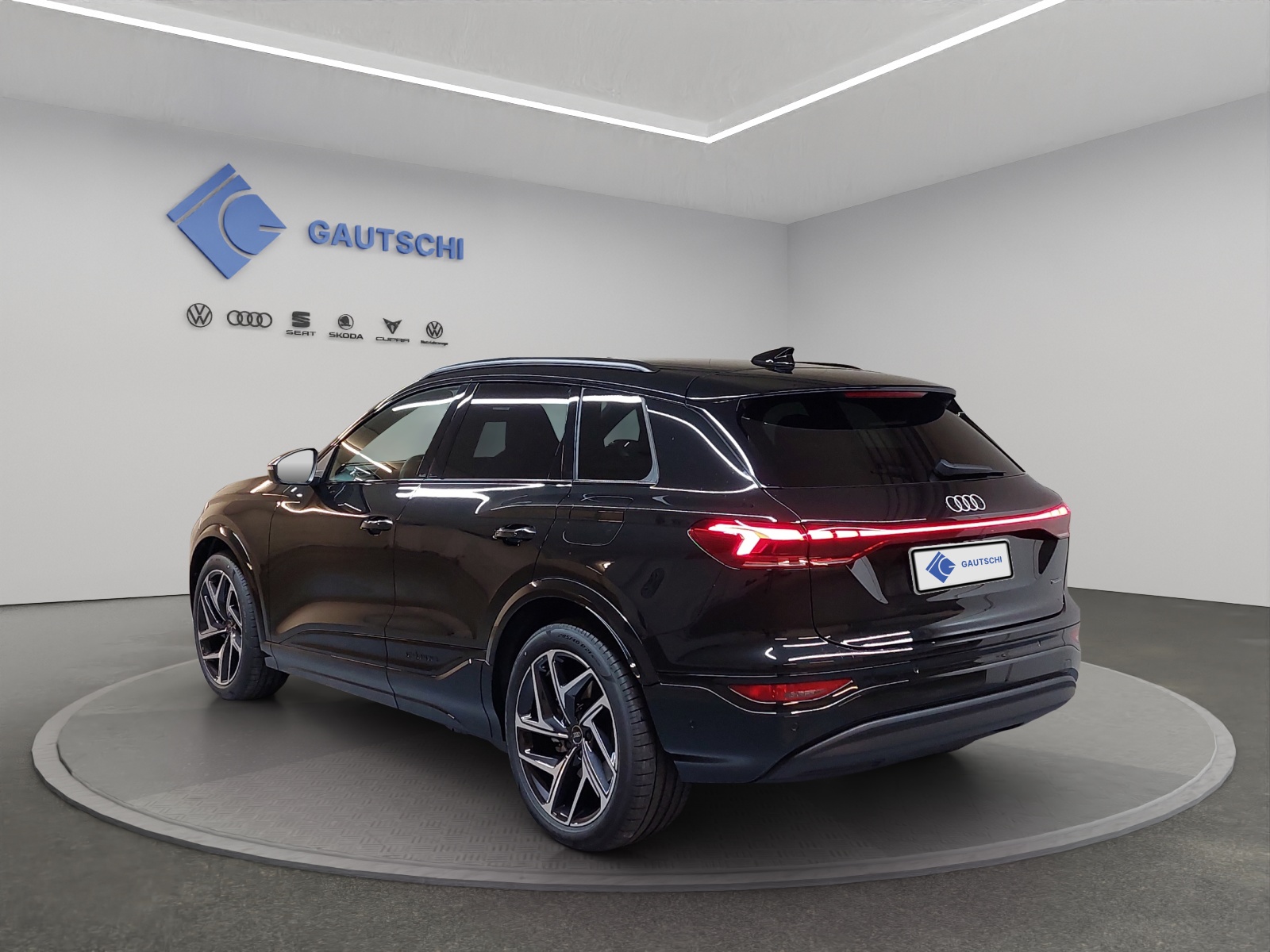 AUDI Q6 e-tron quattro-image-2