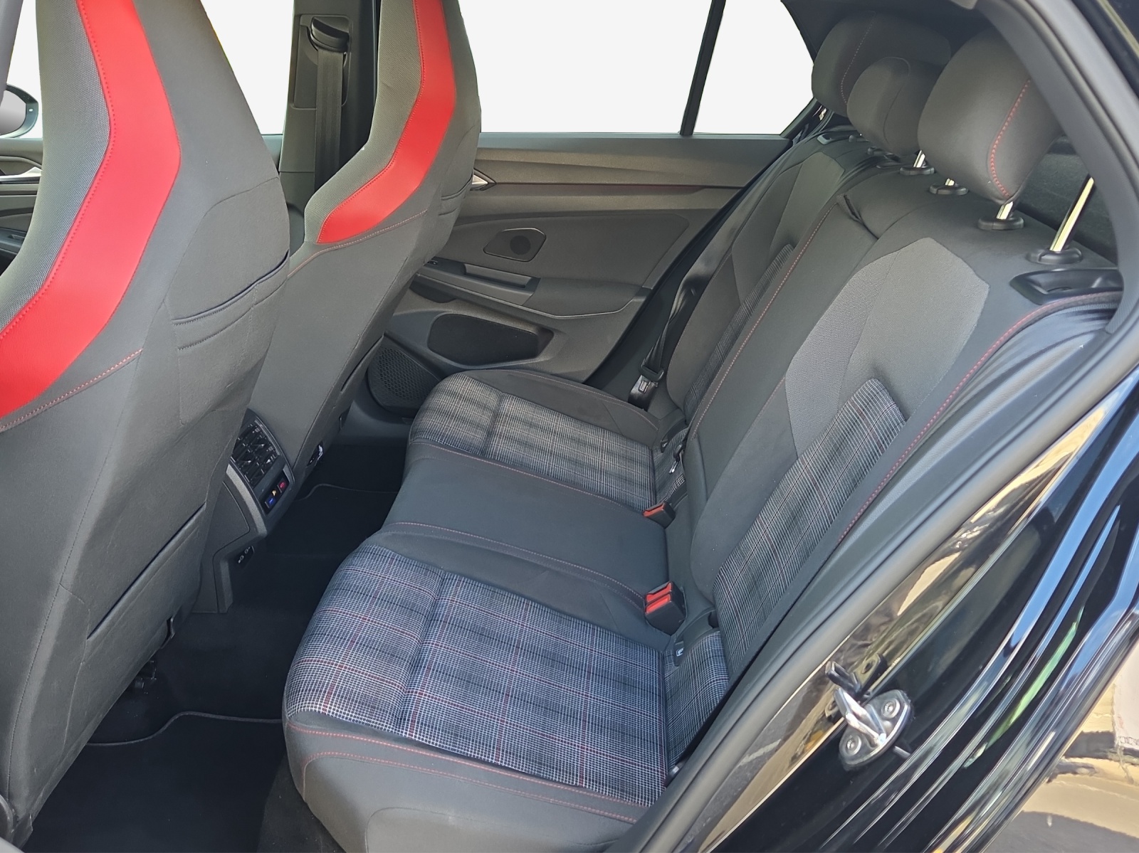 VW Golf 2.0 TSI GTI DSG-image-11