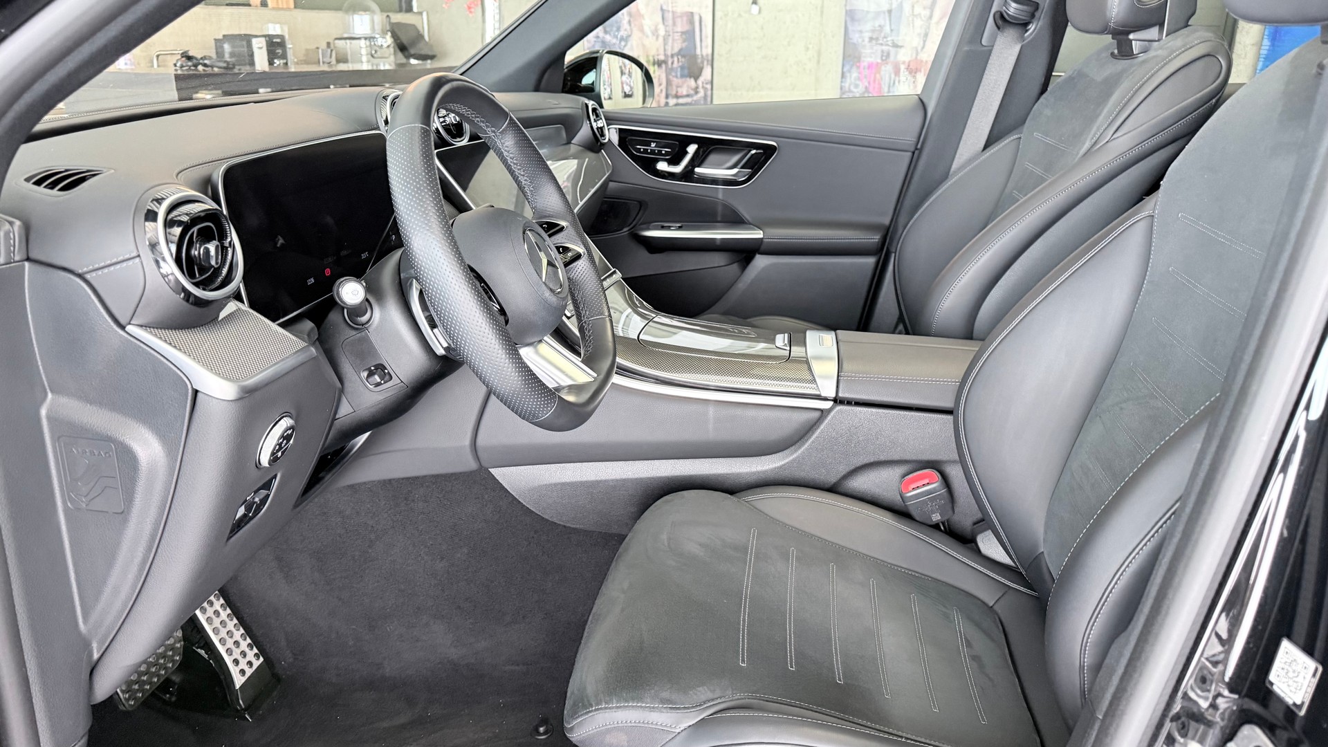 MERCEDES-BENZ GLC 220 d AMG Line 4matic-image-17