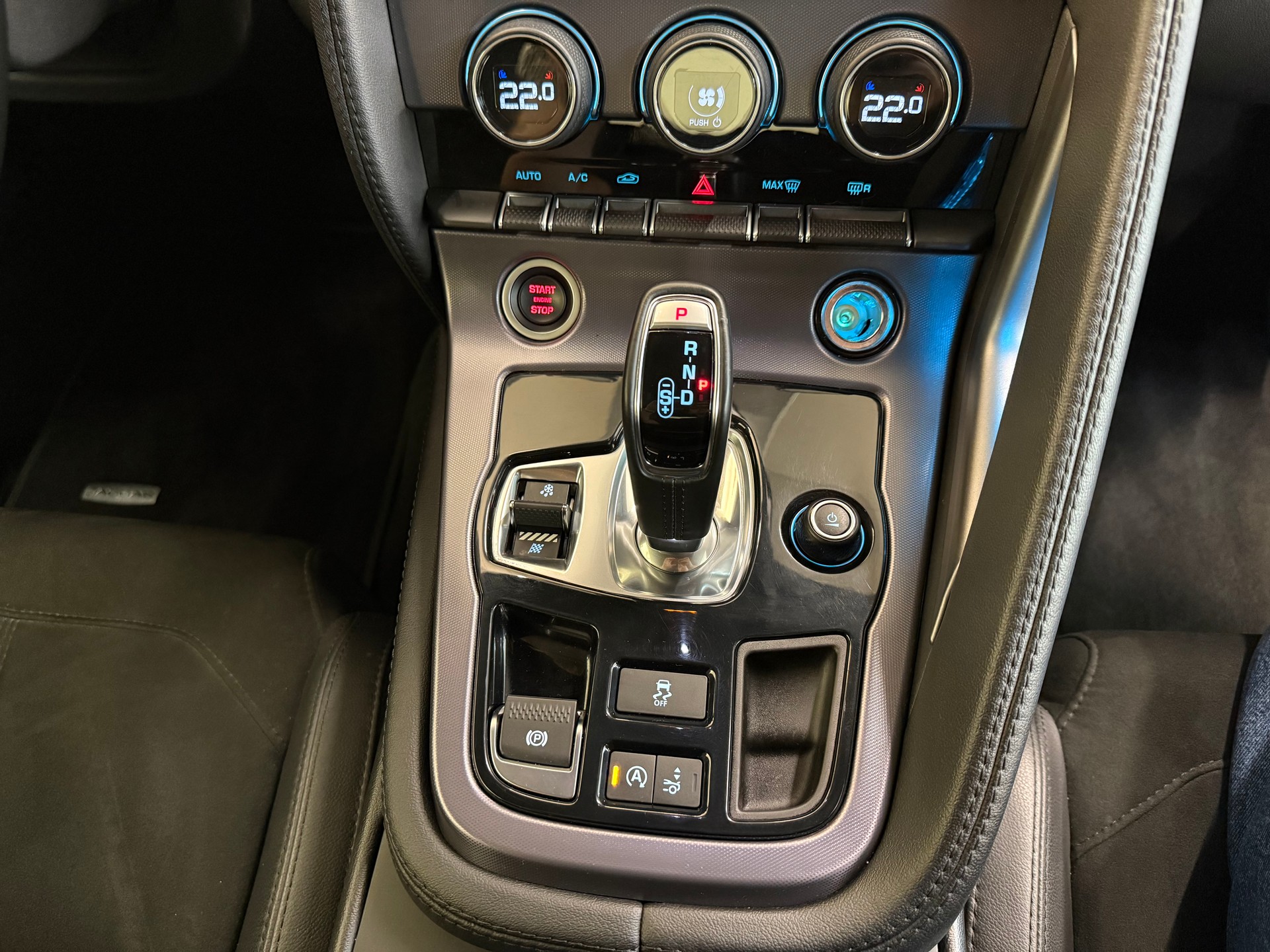 JAGUAR F-Type Coupé 2.0 I4 Automatik-image-20