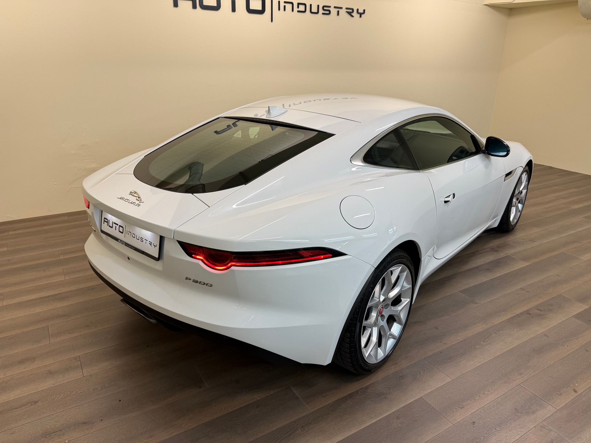 JAGUAR F-Type Coupé 2.0 I4 Automatik-image-4
