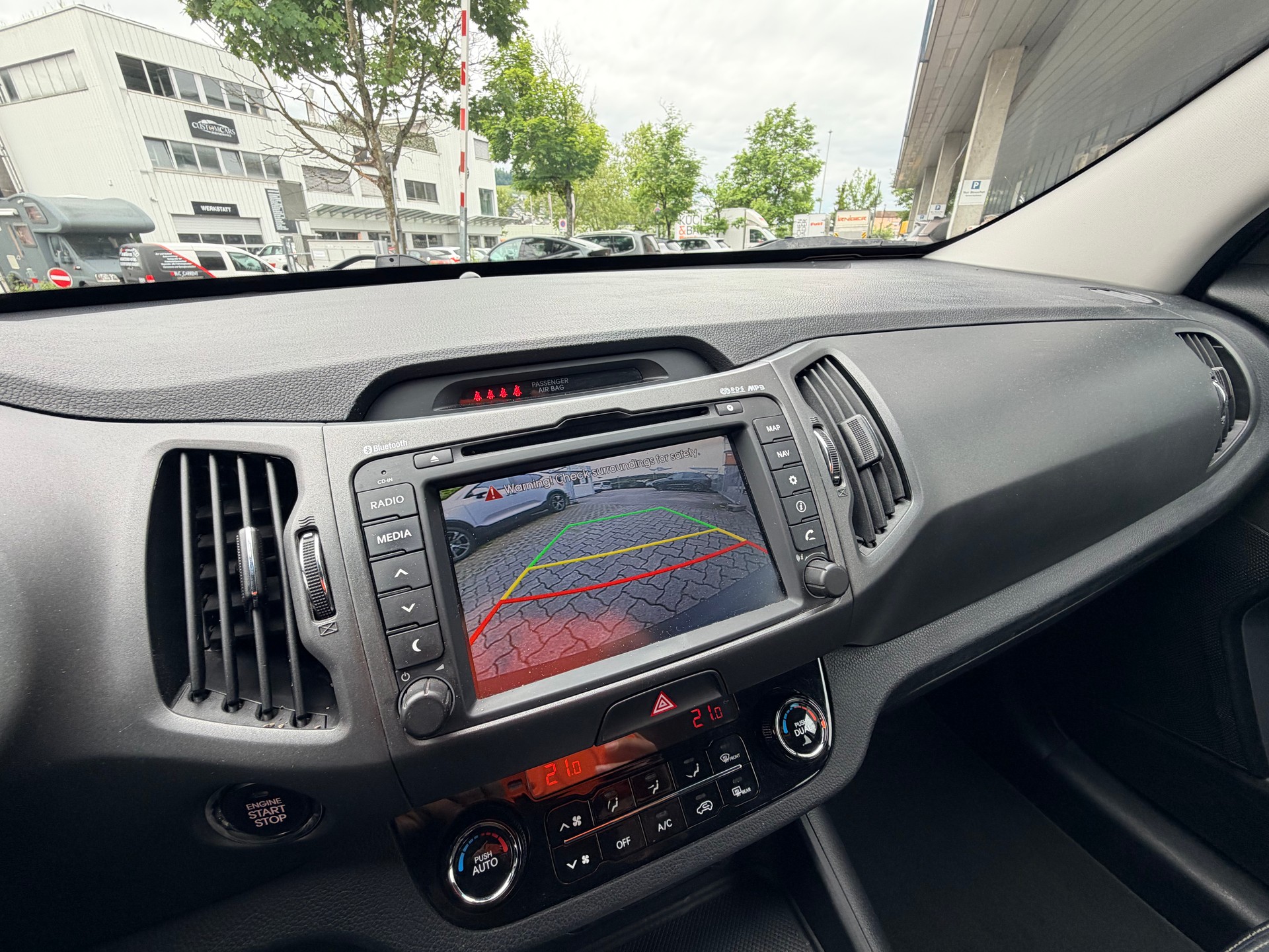KIA Sportage 2.0 Style 4WD-image-12