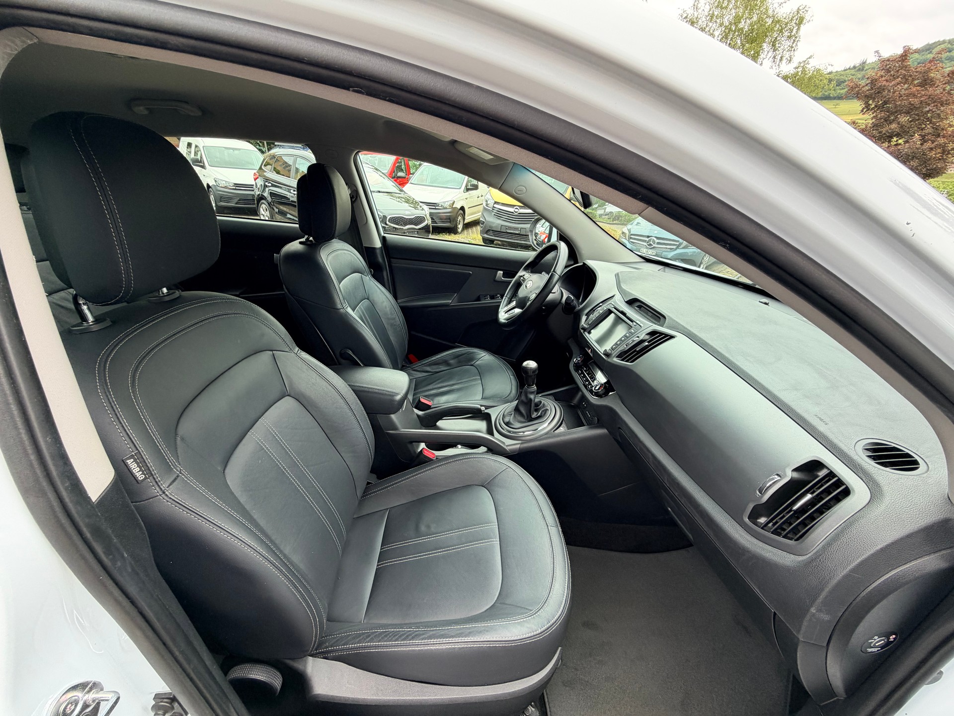 KIA Sportage 2.0 Style 4WD-image-8